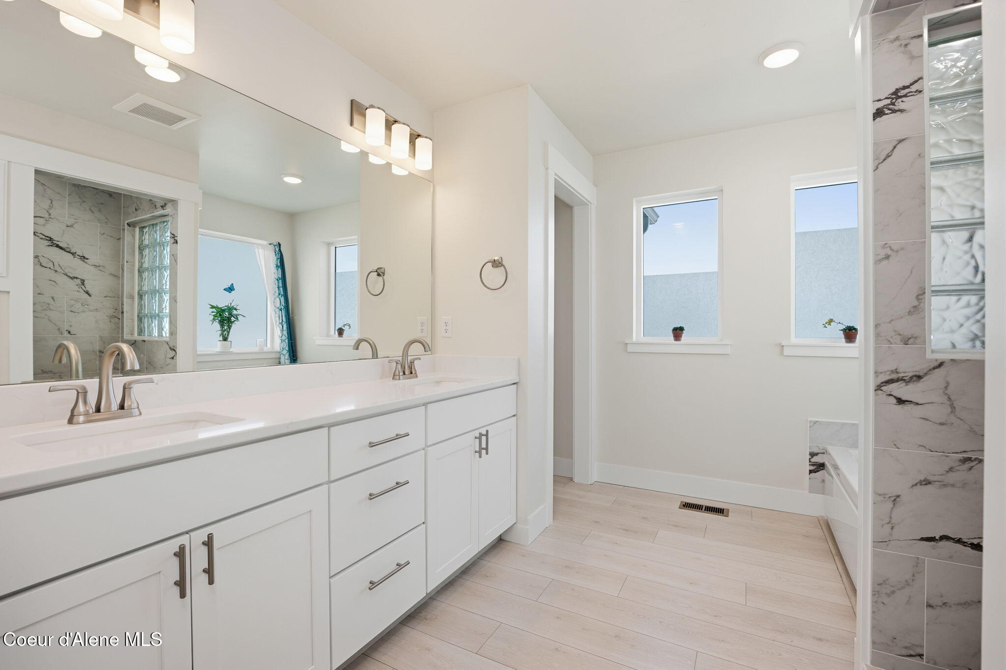 Hayden, Idaho, 83835, United States, 3 Bedrooms Bedrooms, ,3 BathroomsBathrooms,Residential,For Sale,1980507