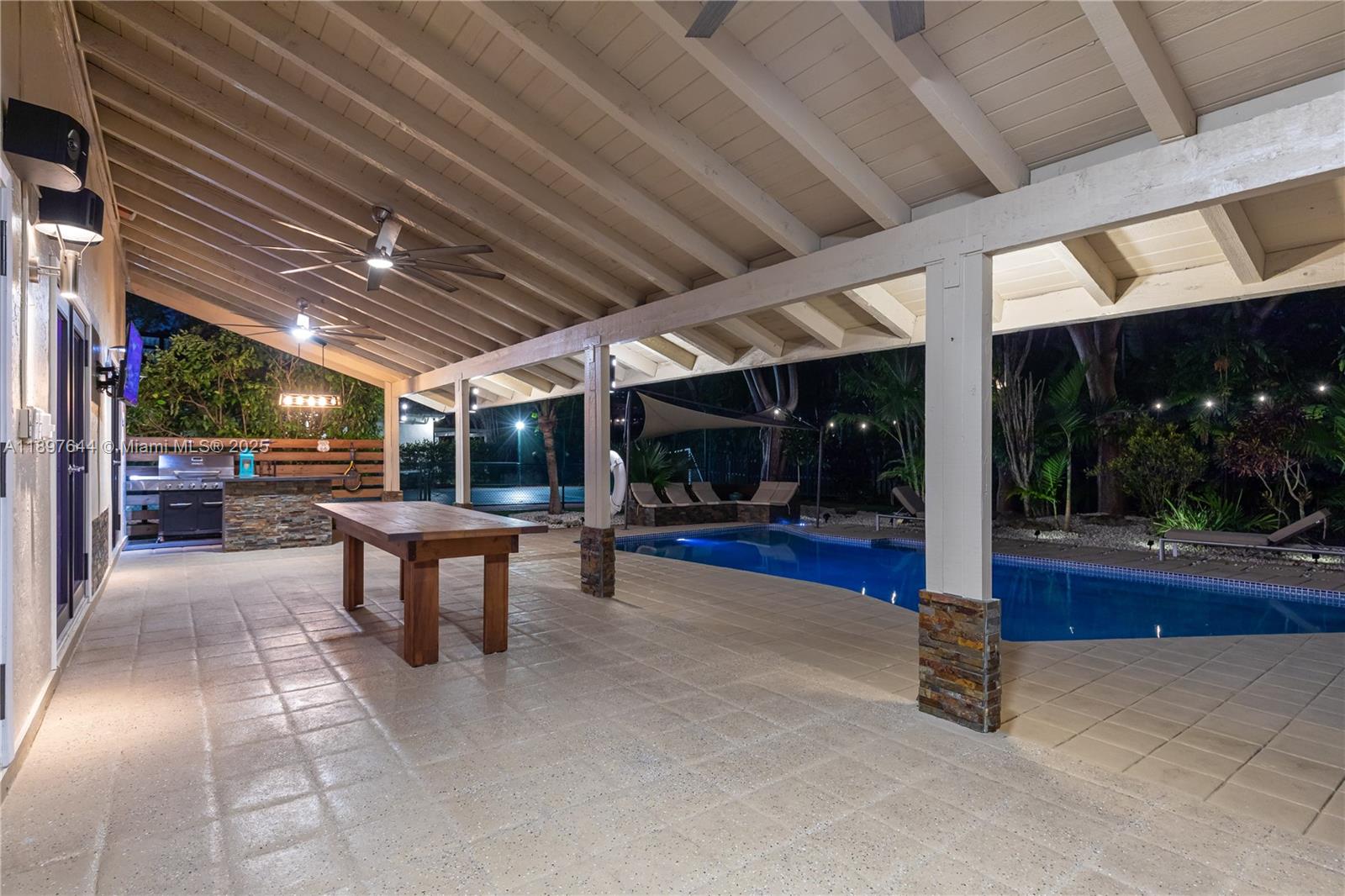 Palmetto Bay, Florida, 33157, United States, 4 Bedrooms Bedrooms, ,4 BathroomsBathrooms,Residential,For Sale,1966916