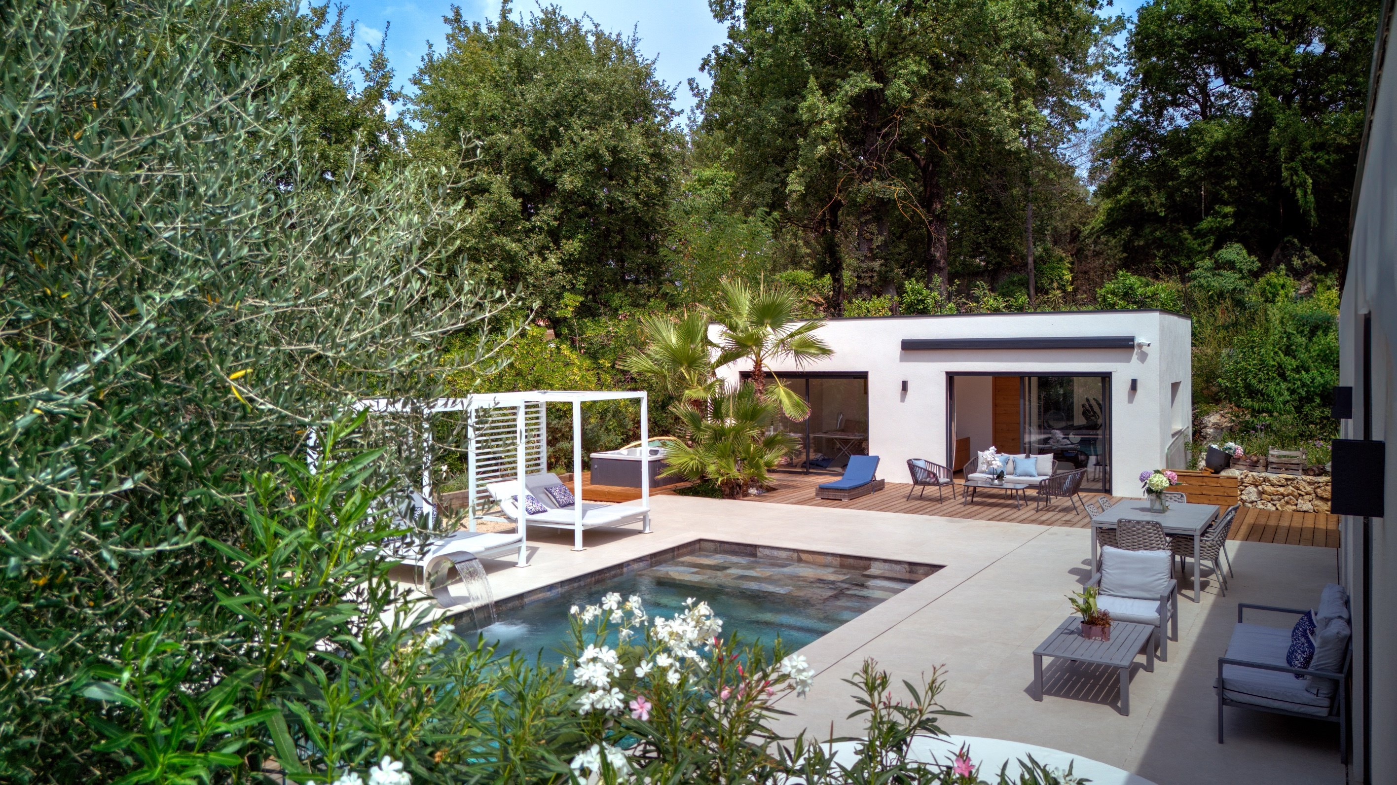  Prestigious contemporary villa with pool near Valbonne - 物件實景