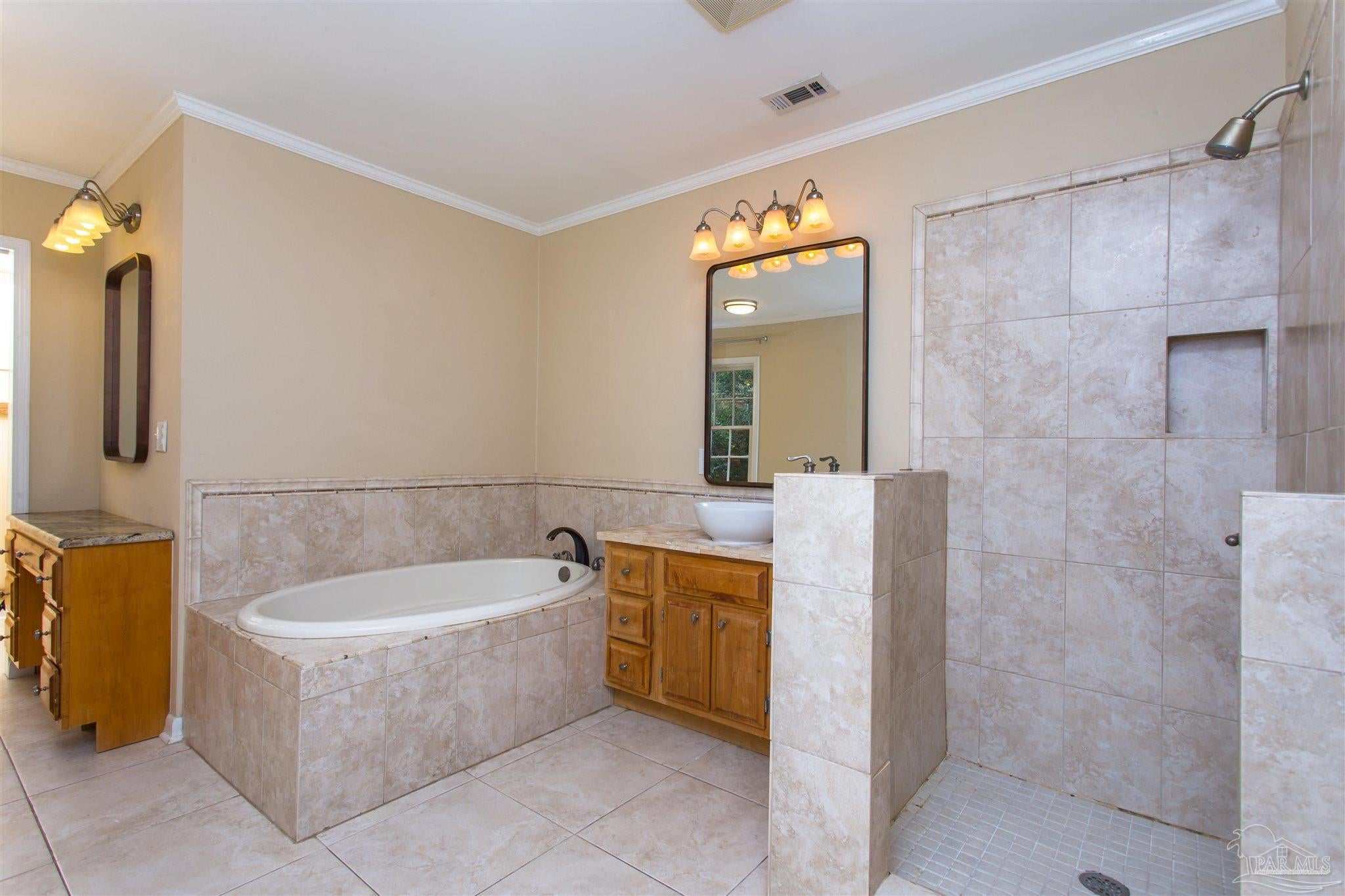 Gulf Breeze, Florida, 32561, United States, 3 Bedrooms Bedrooms, ,3 BathroomsBathrooms,Residential,For Sale,1842112