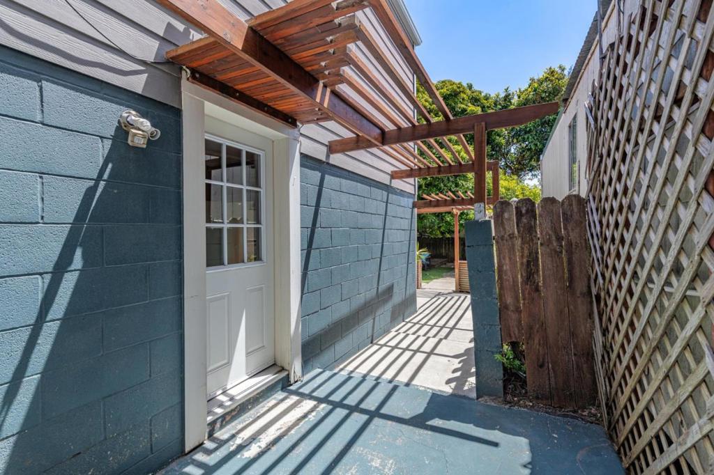 San Francisco, California, 94134, United States, 3 Bedrooms Bedrooms, ,2 BathroomsBathrooms,Residential,For Sale,1943072