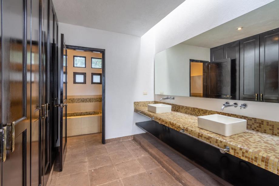 San Miguel de Allende, Guanajuato, 37766, Mexico, 4 Bedrooms Bedrooms, ,3 BathroomsBathrooms,Residential,For Sale,1916659