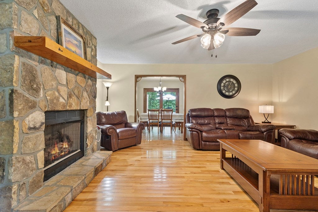 Hayesville, North Carolina, 28904, United States, 4 Bedrooms Bedrooms, ,2 BathroomsBathrooms,Residential,For Sale,1871296