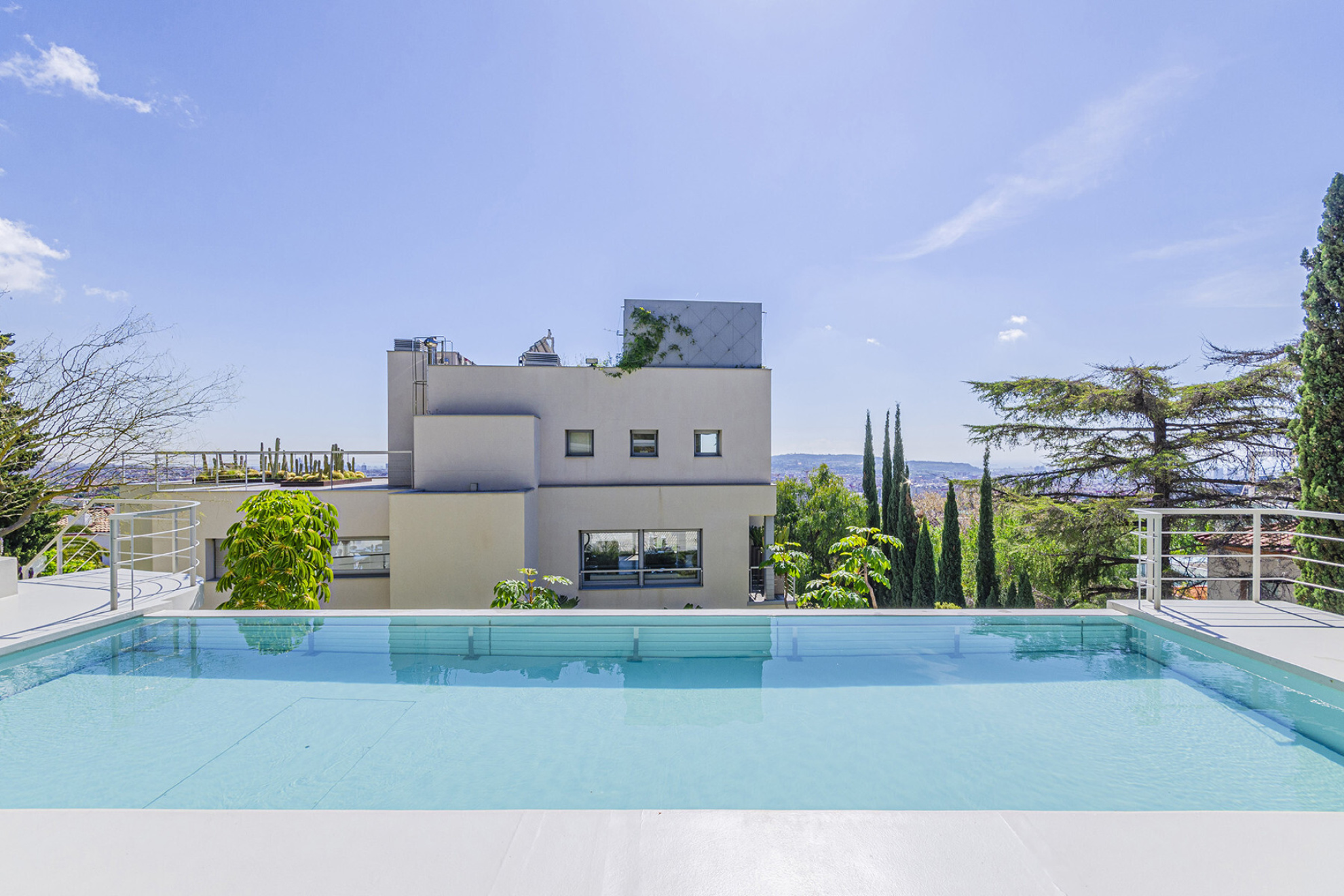  Property with breathtaking views surrounded by tropical garden - 物件實景