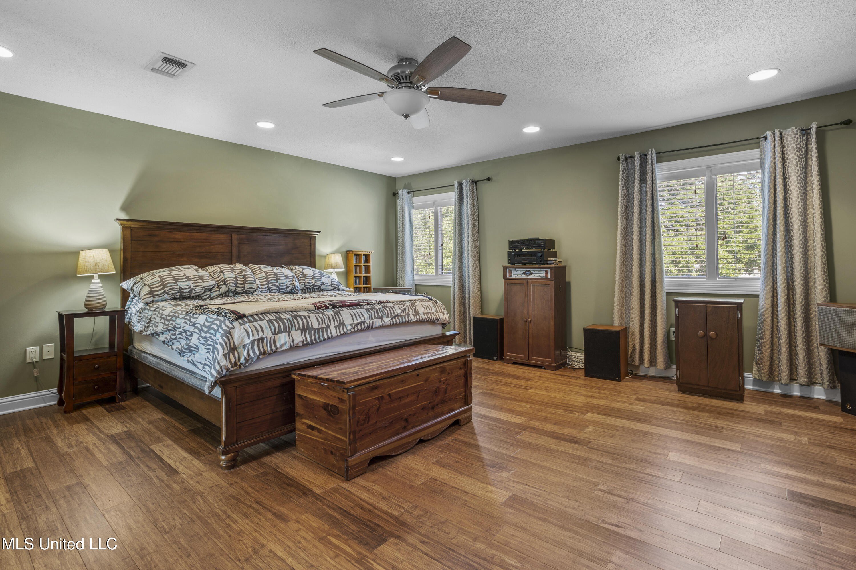 Gulfport, Mississippi, 39507, United States, 4 Bedrooms Bedrooms, ,4 BathroomsBathrooms,Residential,For Sale,1974539