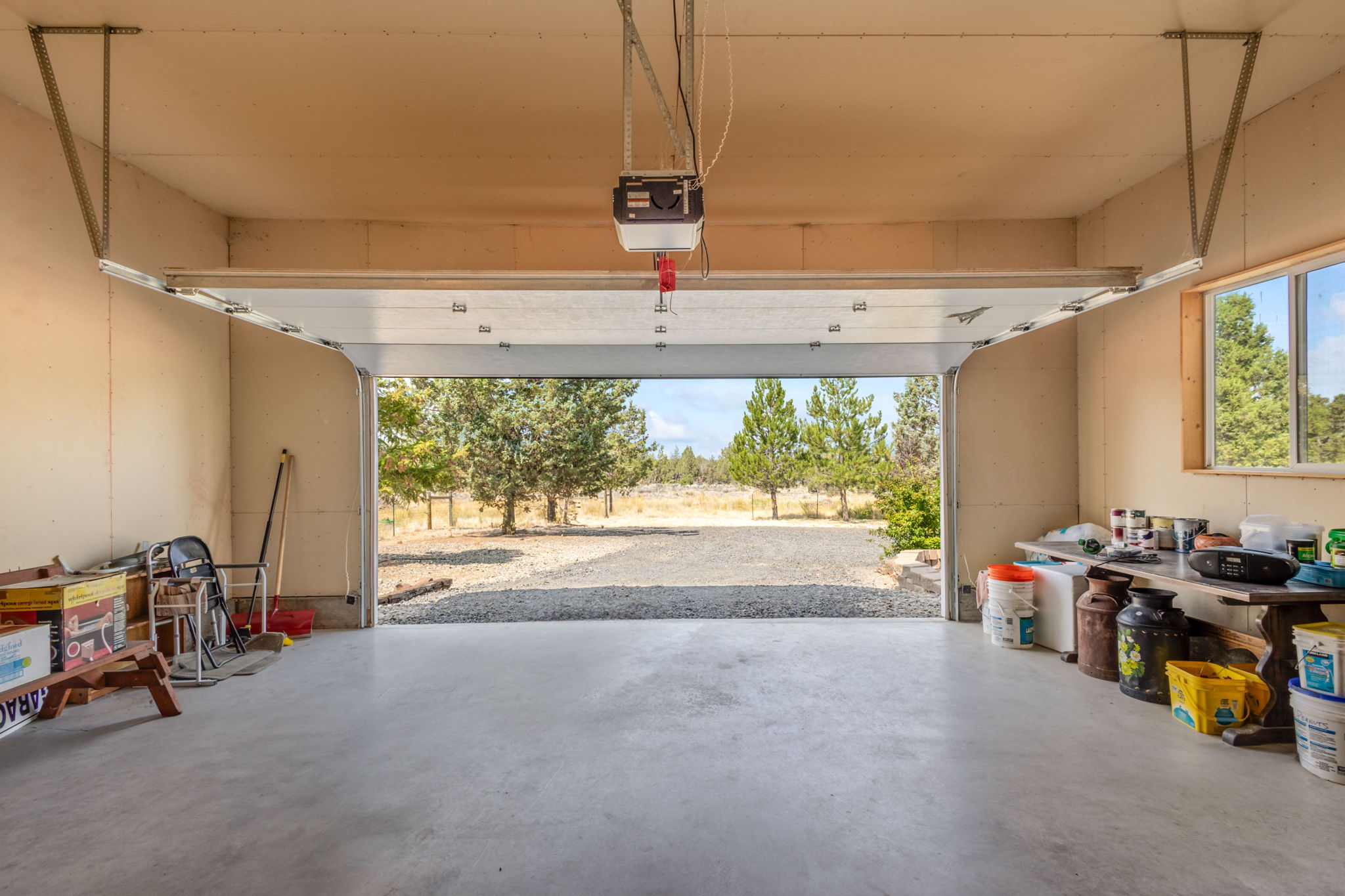 Prineville, Oregon, 97754, United States, 4 Bedrooms Bedrooms, ,2 BathroomsBathrooms,Residential,For Sale,1919985
