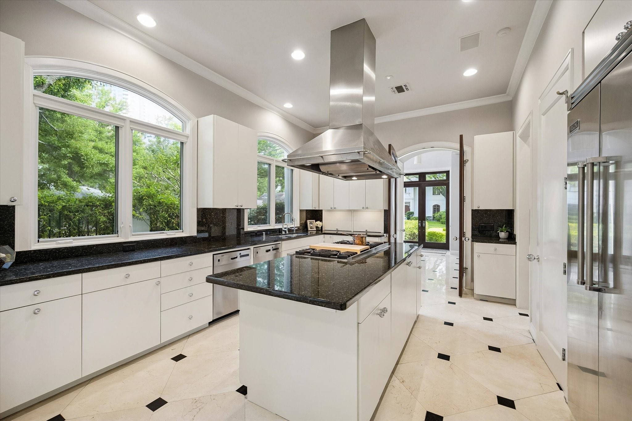  2102 Mcclendon Street - 物件實景