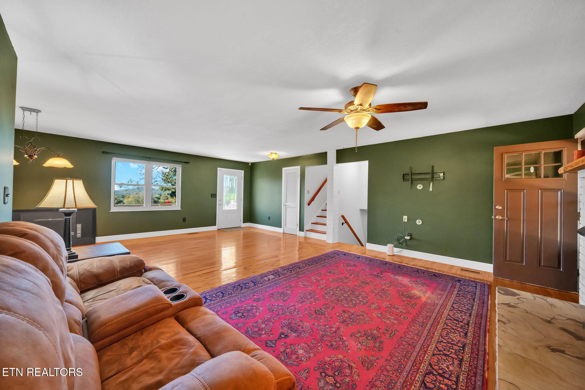 Kingston, Tennessee, 37763, United States, 3 Bedrooms Bedrooms, ,4 BathroomsBathrooms,Residential,For Sale,1964876