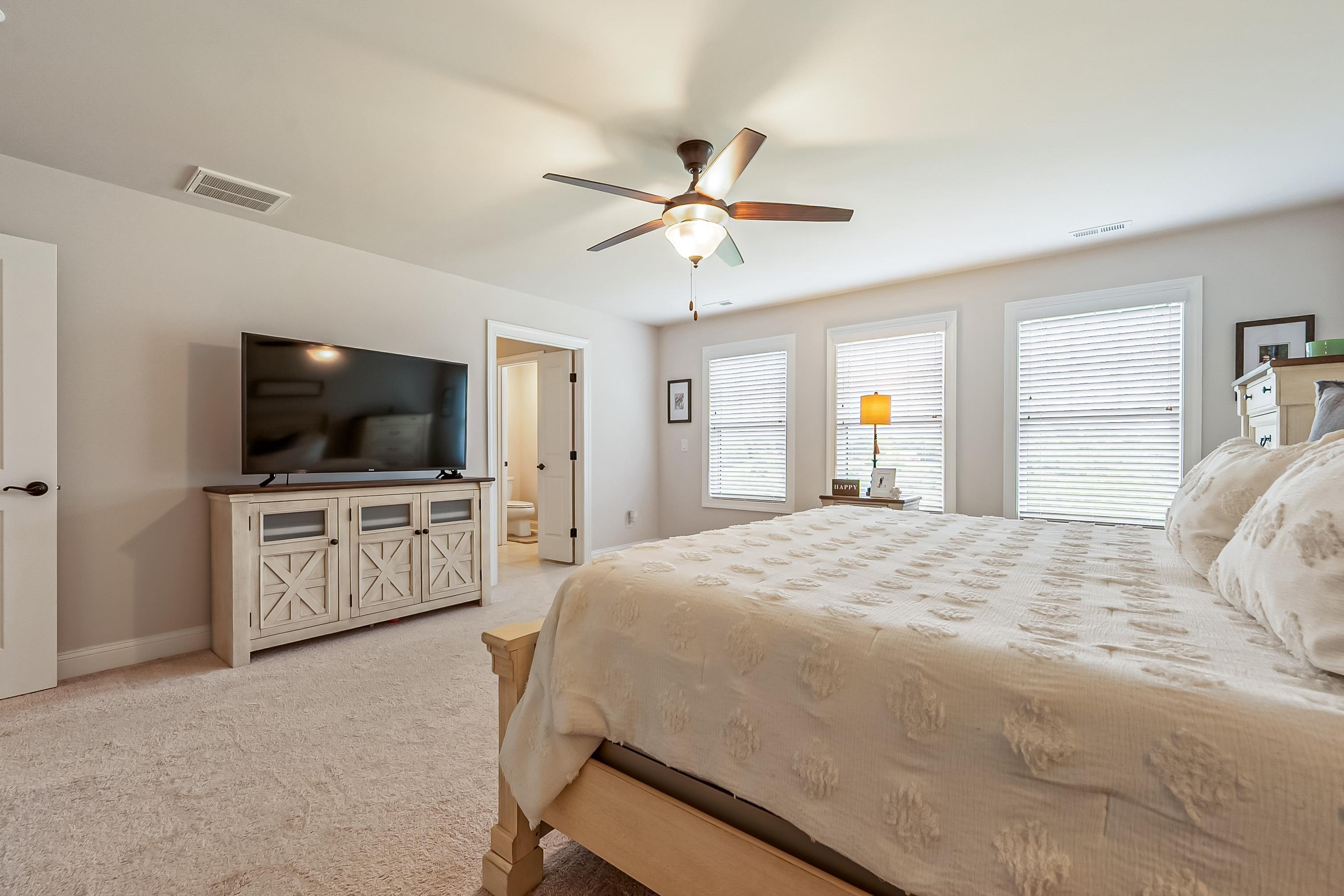 Christiansburg, Virginia, 24073, United States, 4 Bedrooms Bedrooms, ,5 BathroomsBathrooms,Residential,For Sale,1903895