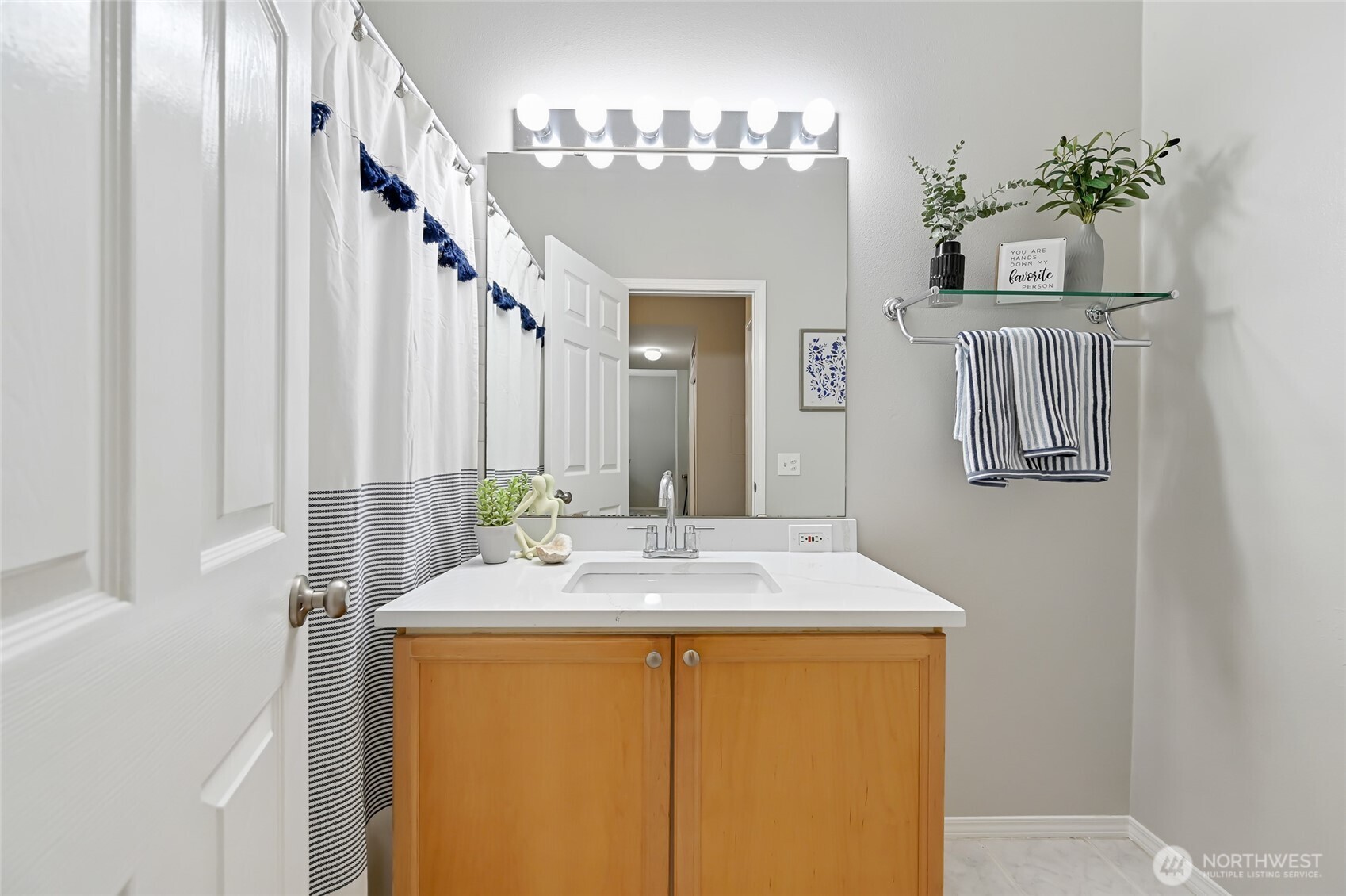 Bothell, Washington, 98011, United States, 2 Bedrooms Bedrooms, ,1 BathroomBathrooms,Residential,For Sale,1933100