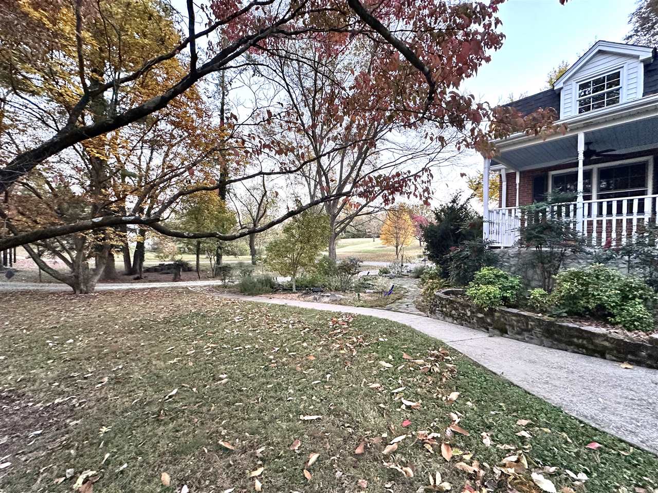 Bowling Green, Kentucky, 42103, United States, 4 Bedrooms Bedrooms, ,5 BathroomsBathrooms,Residential,For Sale,1991633