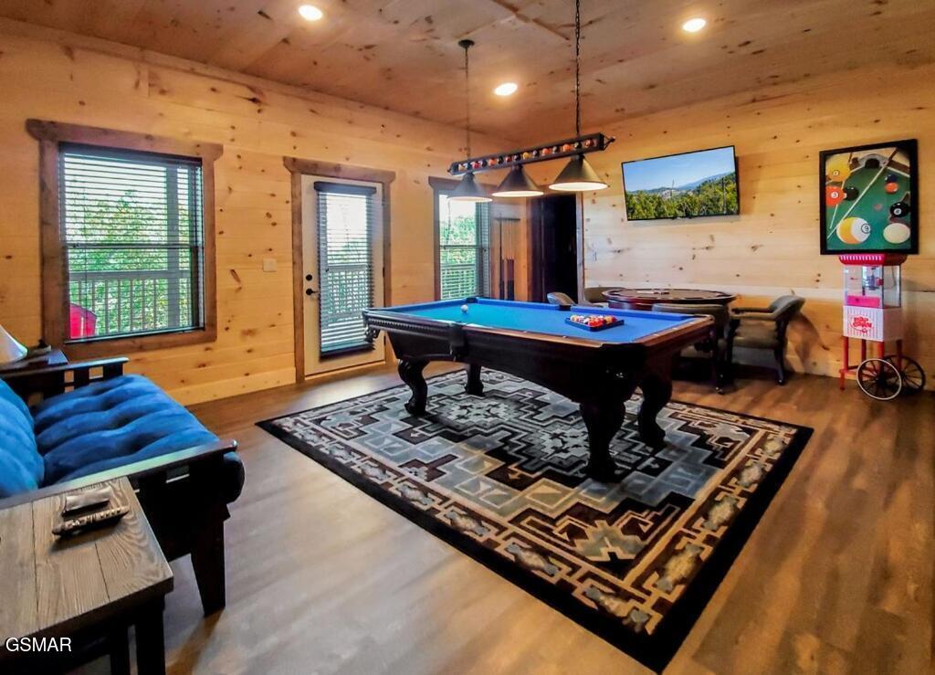 Gatlinburg, Tennessee, 37738, United States, 4 Bedrooms Bedrooms, ,6 BathroomsBathrooms,Residential,For Sale,1976574