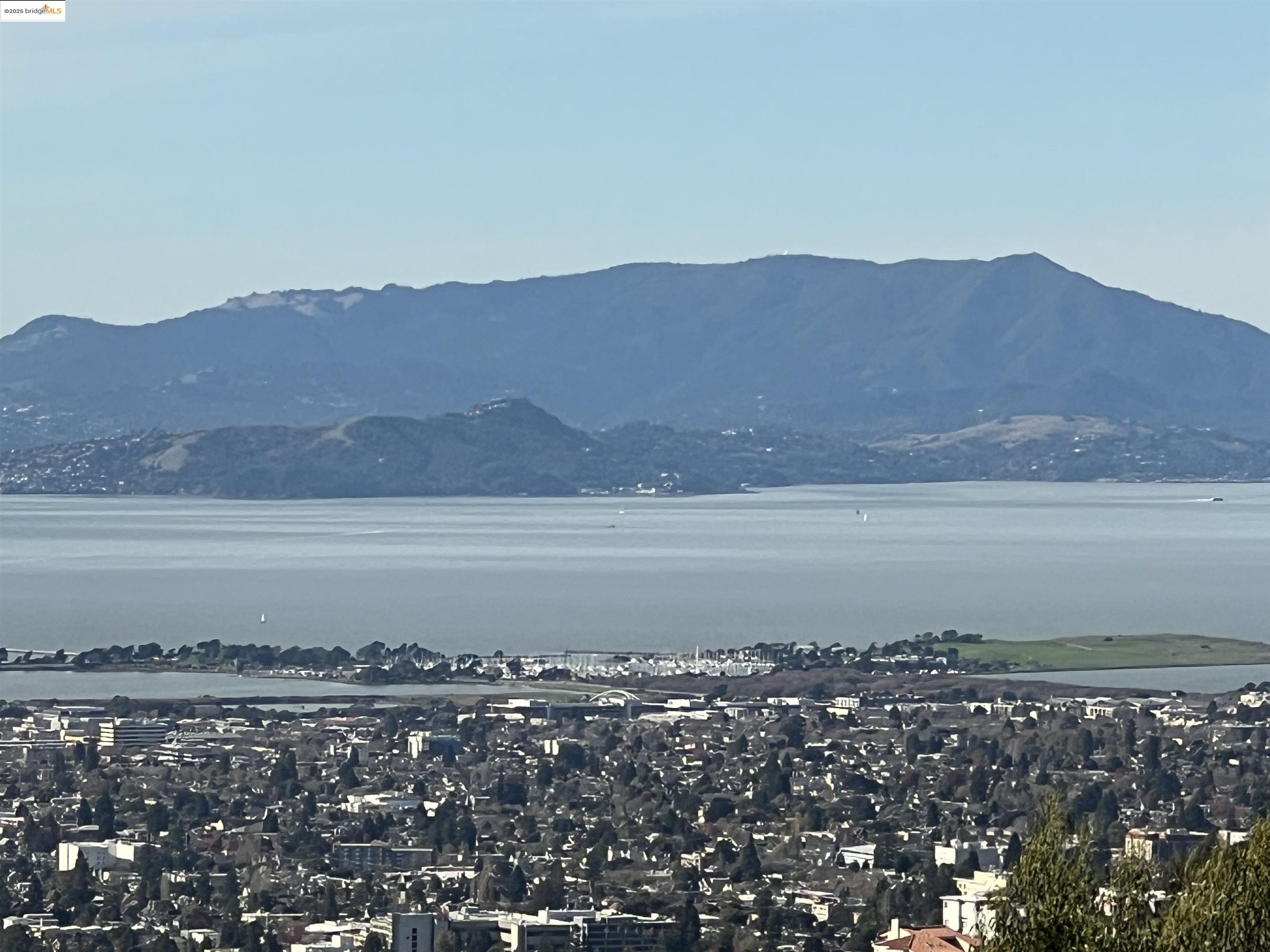 Oakland, California, 94611, United States, 2 Bedrooms Bedrooms, ,1 BathroomBathrooms,Residential,For Sale,1803995