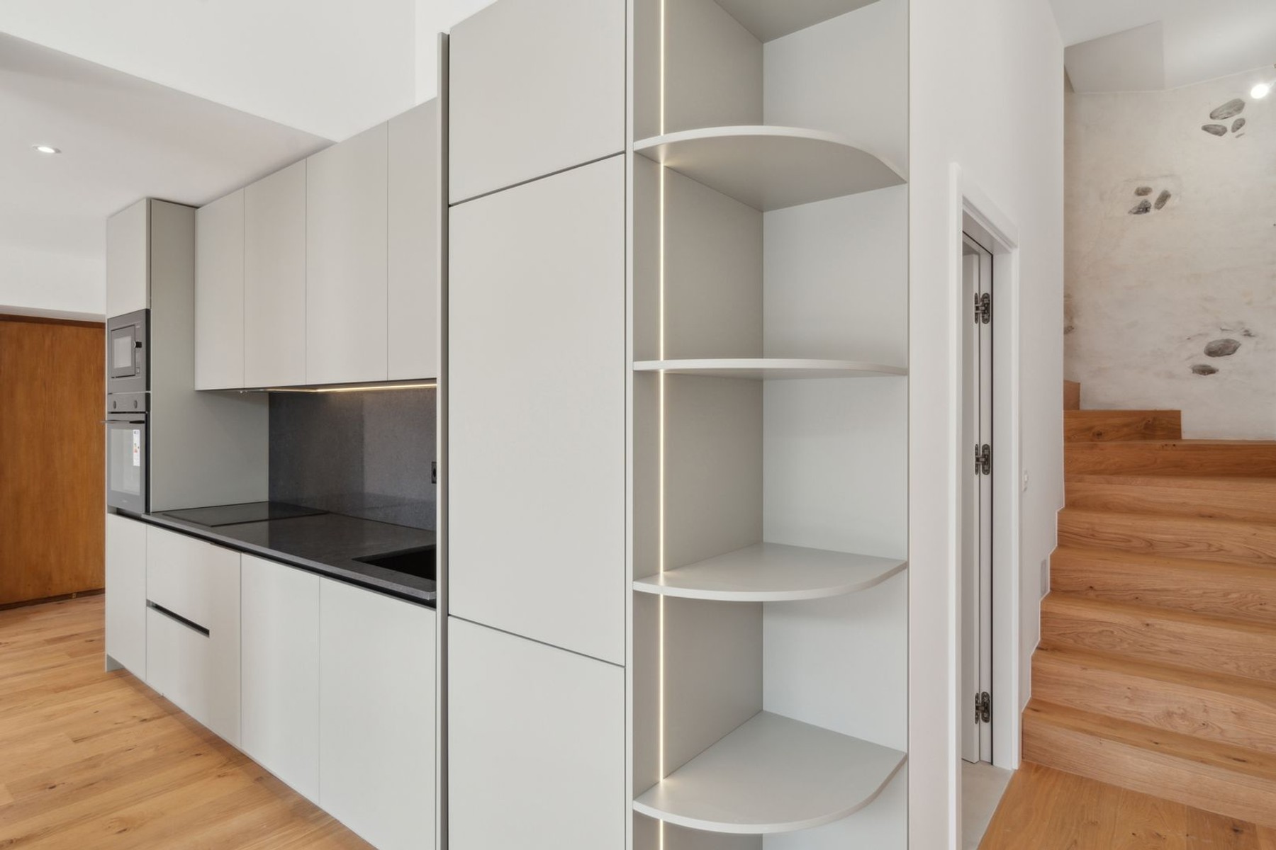 OFF-MARKET: FULLY RENOVATED VILLAGE HOUSE - LUXURY MATERIALS - 物件實景