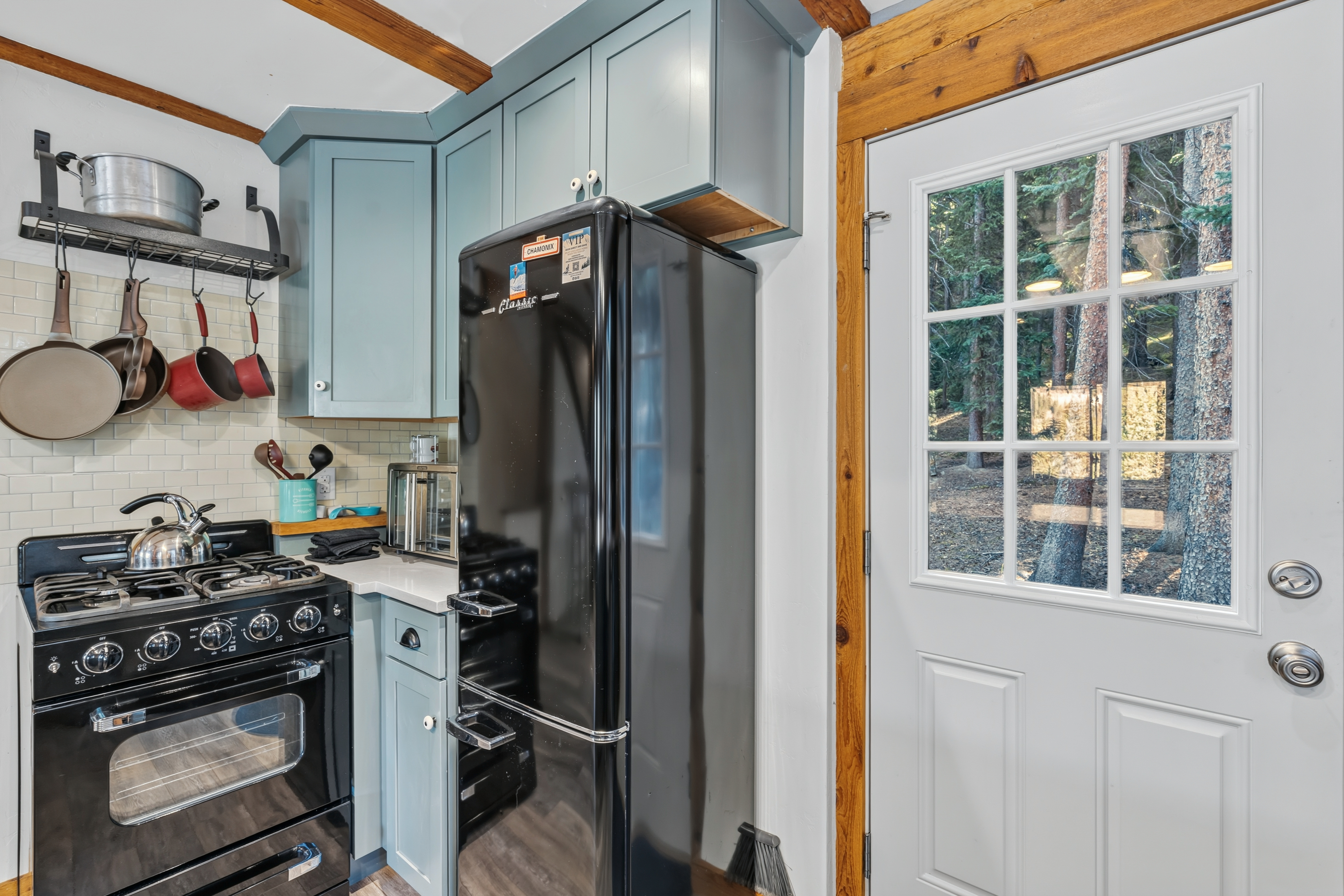  Cozy Cabin 1/2 Acre Backing to National Forest and Minutes from Main Street - 物件實景