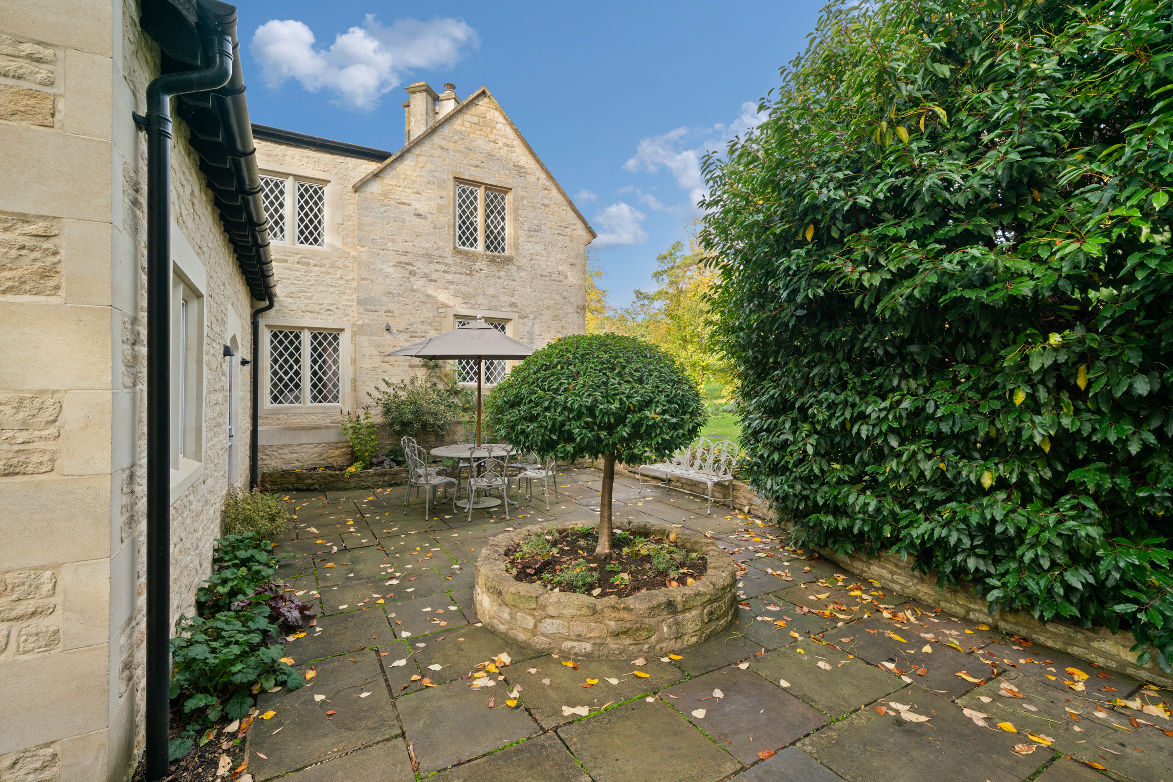  A Characterful Cotswolds House with Exceptional Grounds - 物件實景