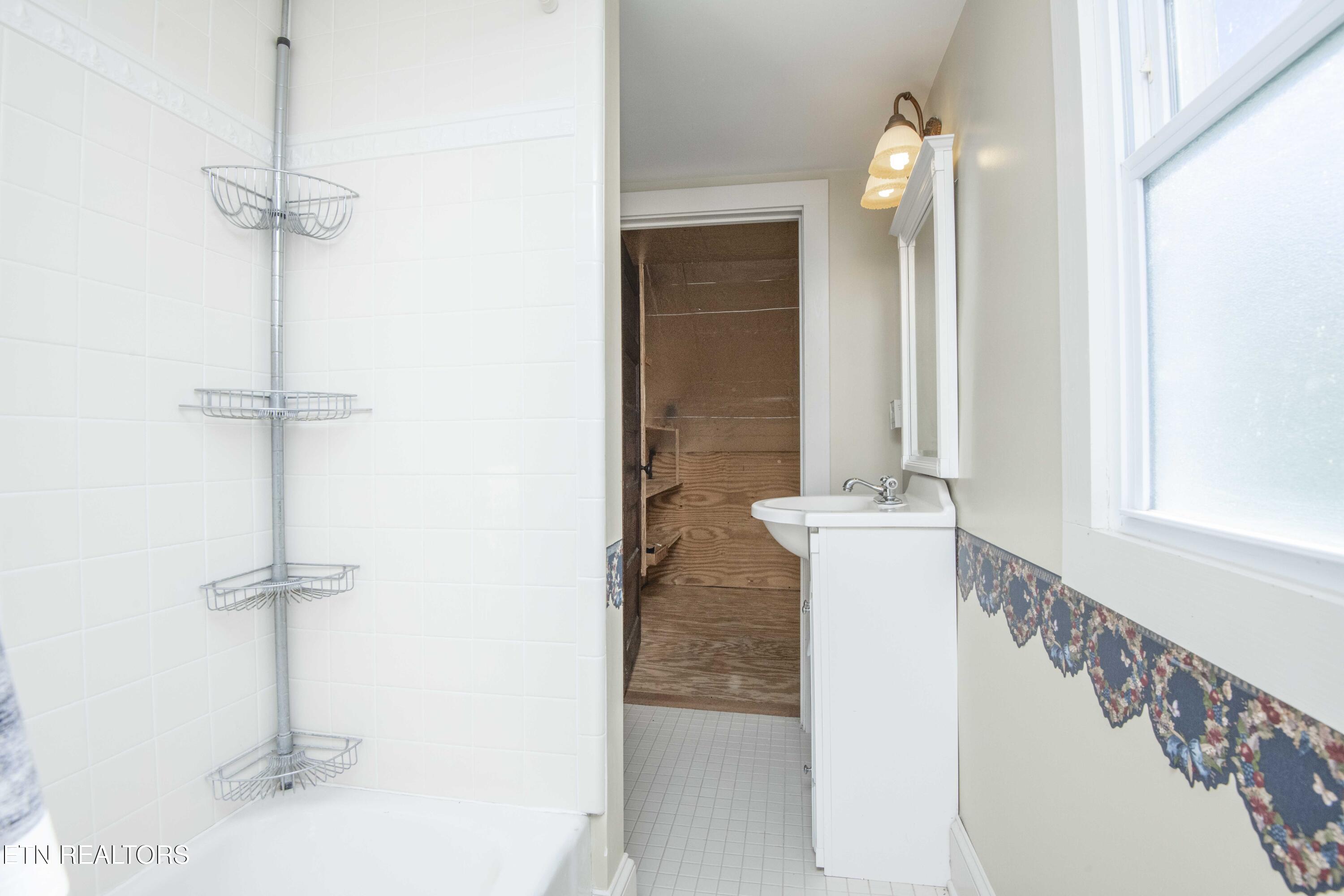 Rockford, Tennessee, 37853, United States, 3 Bedrooms Bedrooms, ,3 BathroomsBathrooms,Residential,For Sale,1984254