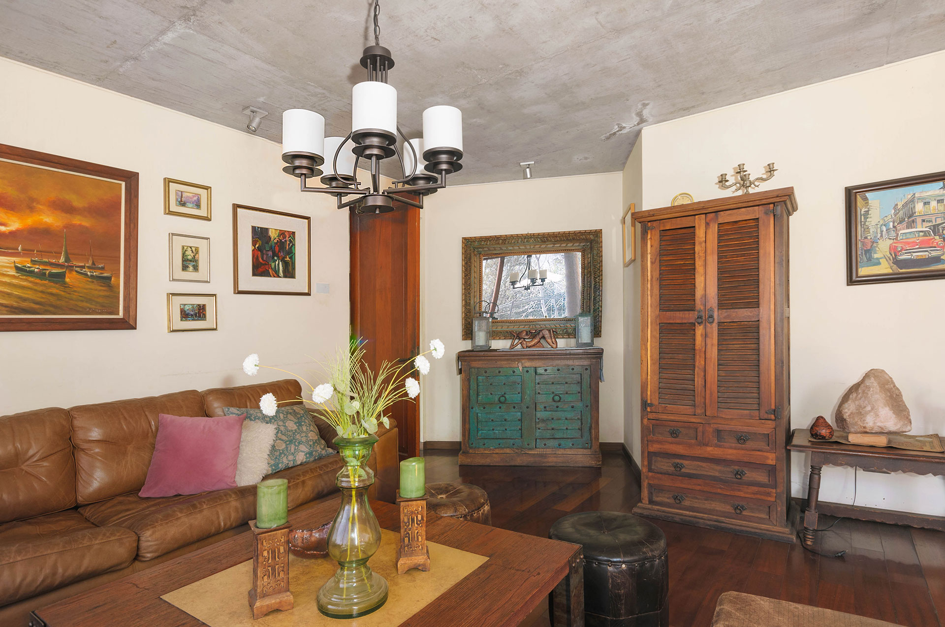  Modern home with generous living spaces,  in La Reina Alta - 物件實景