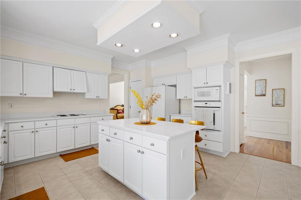 Roswell, Georgia, 30075, United States, 4 Bedrooms Bedrooms, ,3 BathroomsBathrooms,Residential,For Sale,1986078