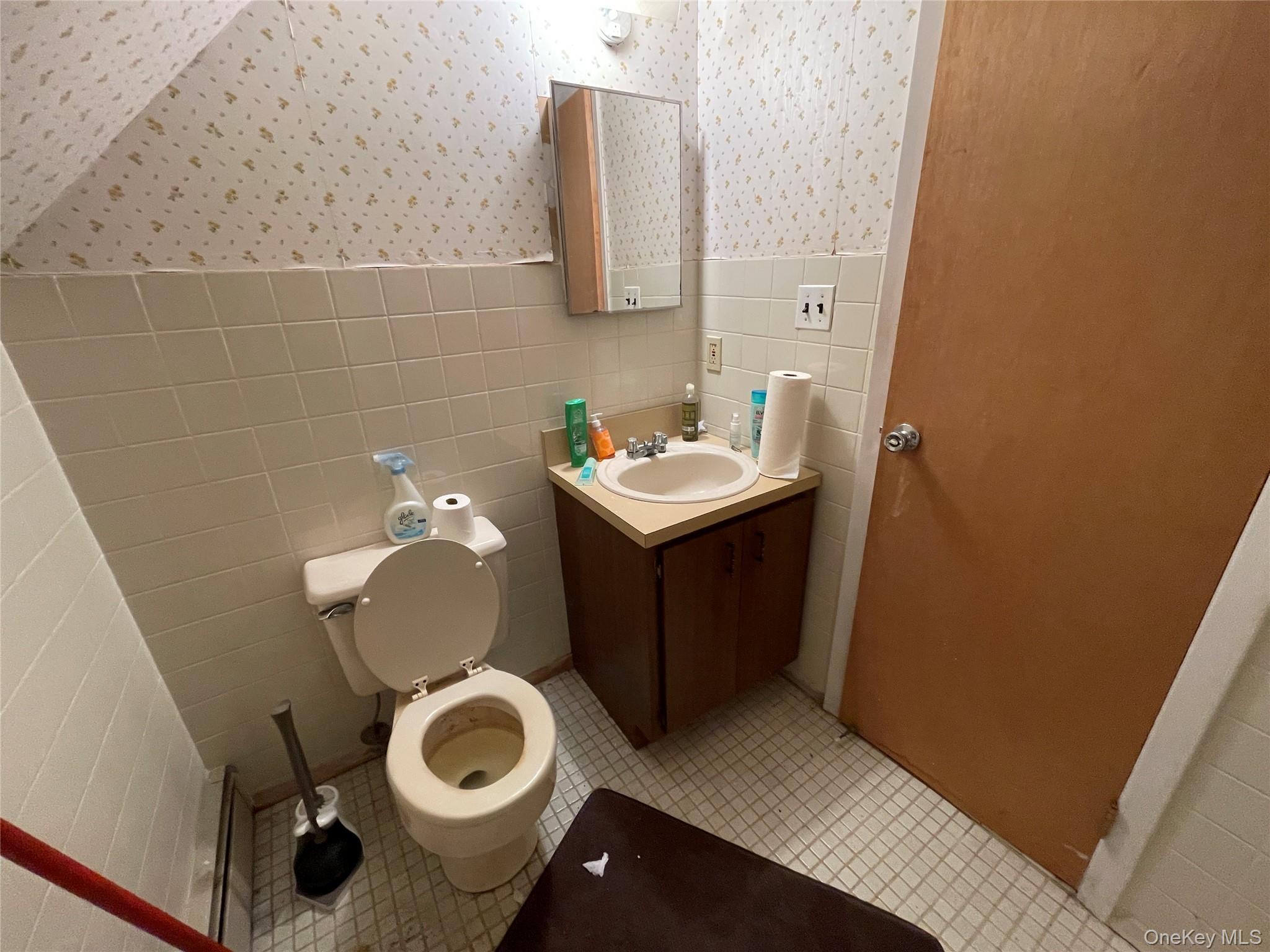 Seaford, New York, 11783, United States, 4 Bedrooms Bedrooms, ,2 BathroomsBathrooms,Residential,For Sale,2048192