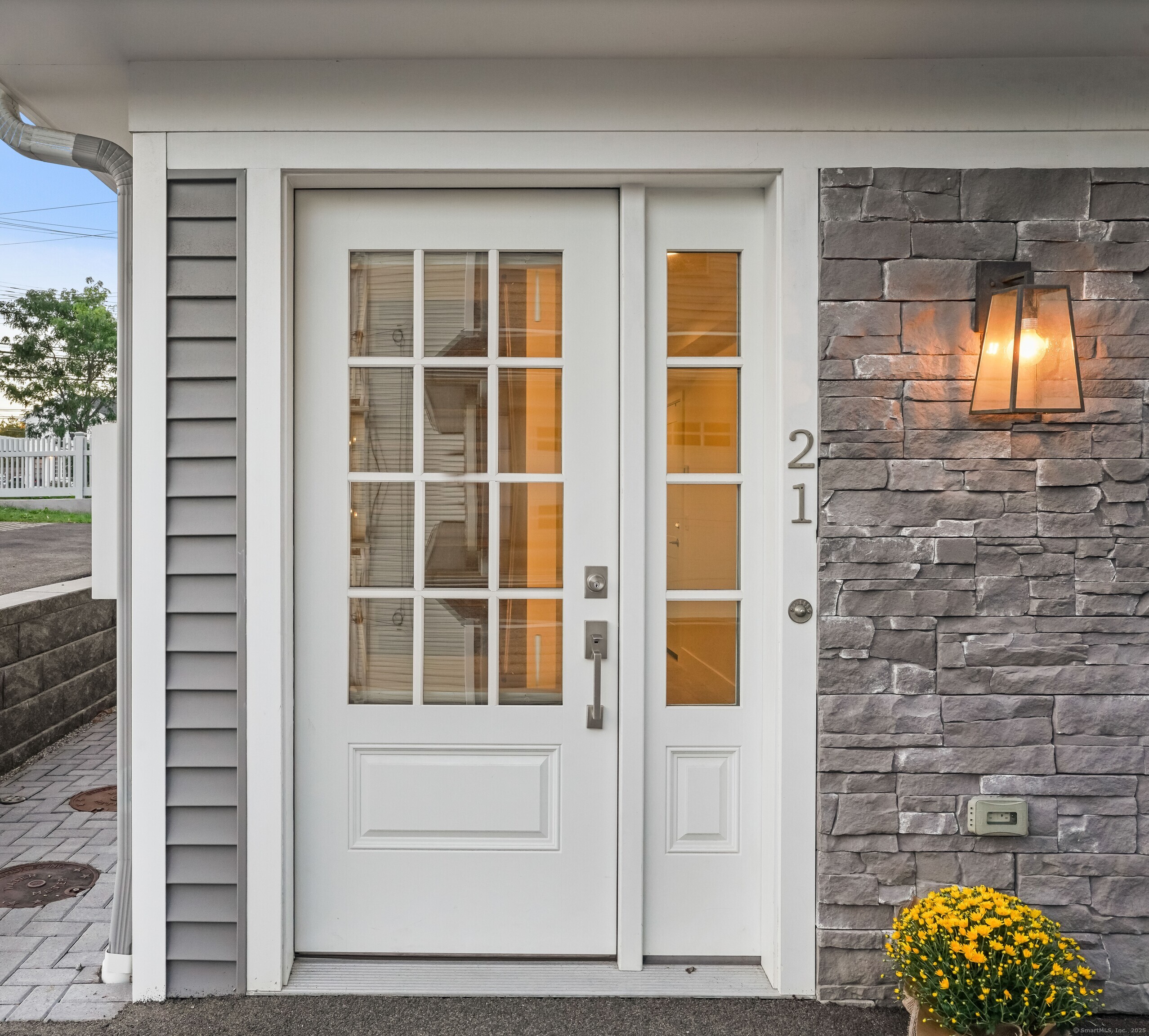 Fairfield, Connecticut, 06824, United States, 3 Bedrooms Bedrooms, ,4 BathroomsBathrooms,Residential,For Sale,2001883