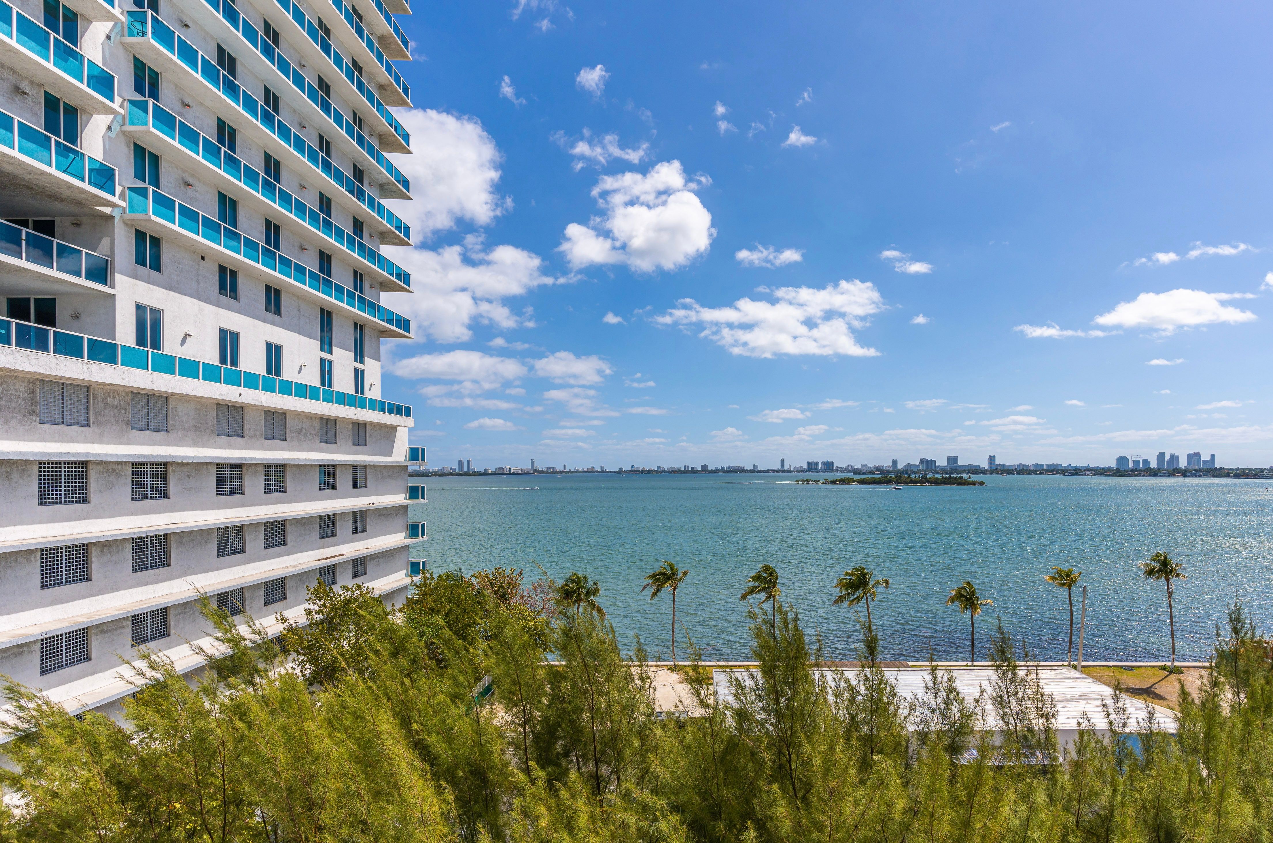 677 Ne 24th St,Miami, FL, 33137 