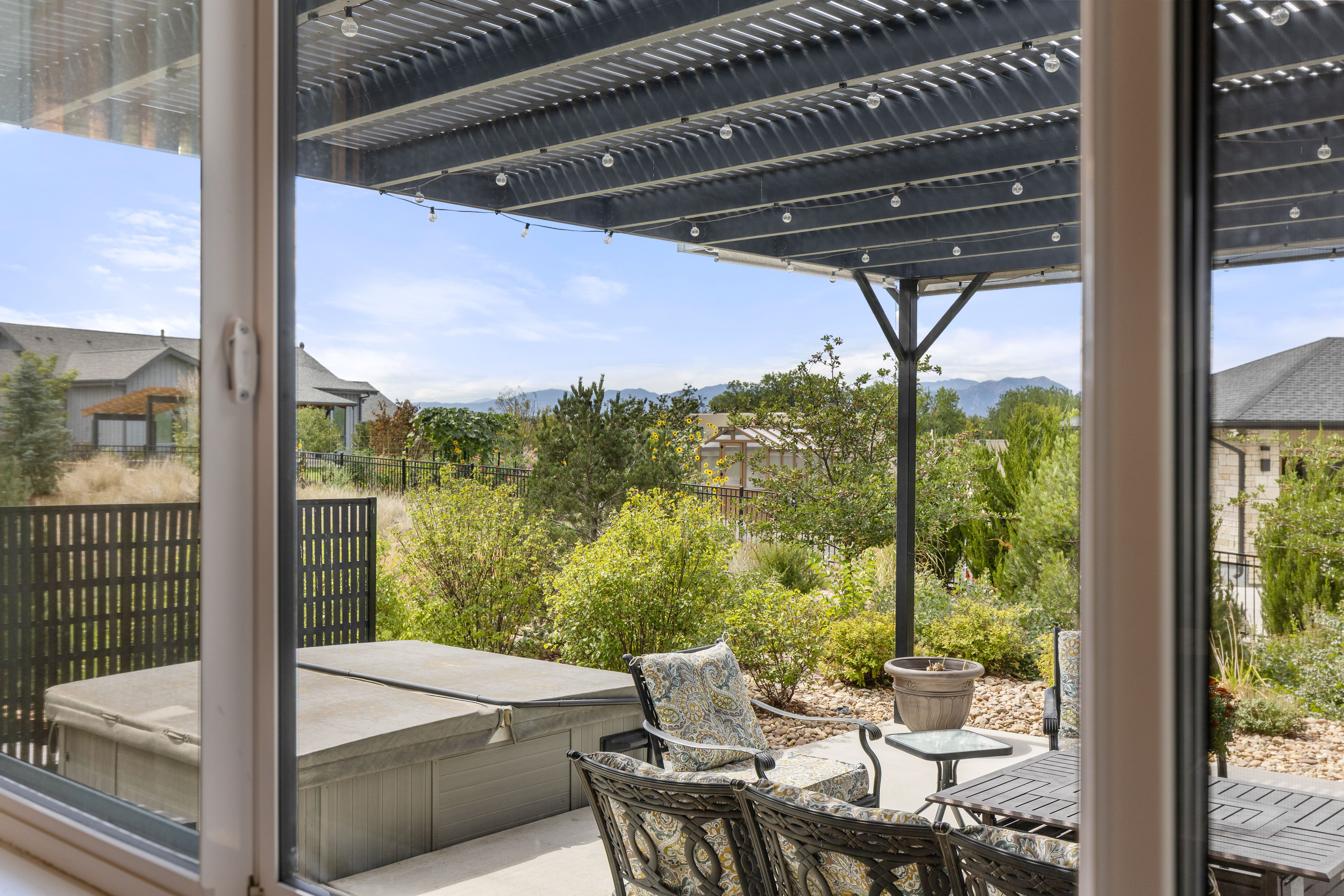  Amazing Opportunity For Multigenerational Living - 物件實景