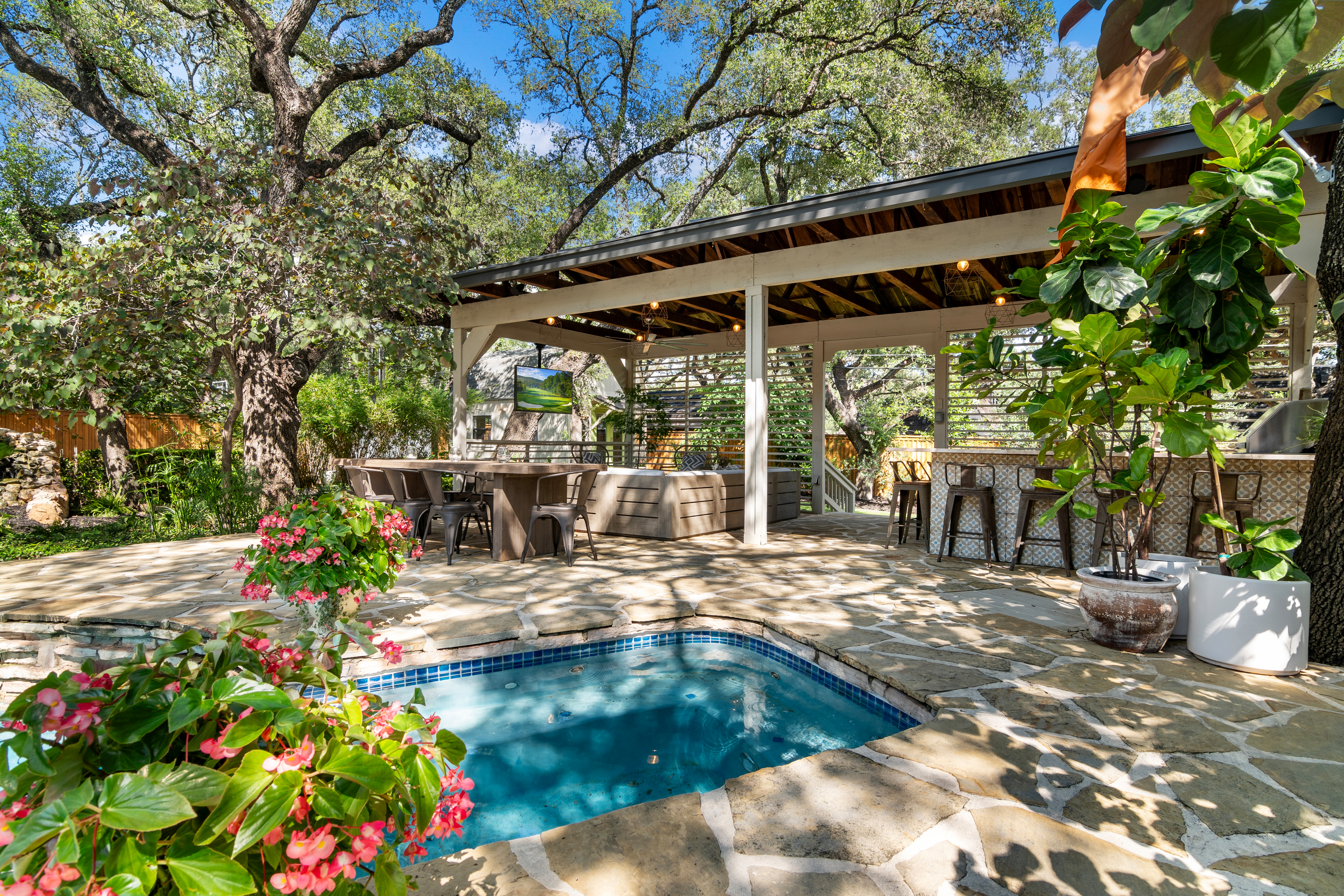  Private Oak-Shaded Estate in Castle Hills - 物件實景