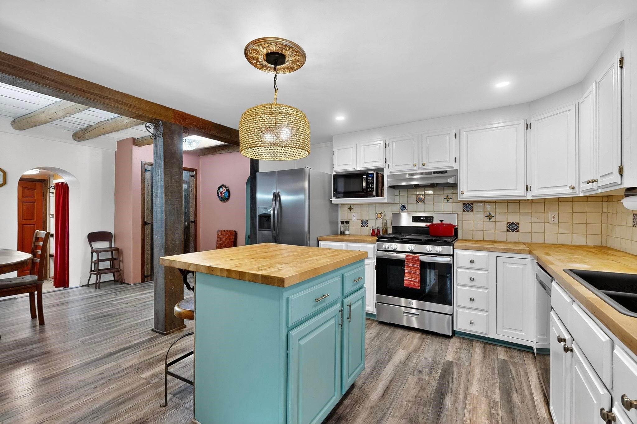 Santa Fe, New Mexico, 87505, United States, 3 Bedrooms Bedrooms, ,2 BathroomsBathrooms,Residential,For Sale,1971309