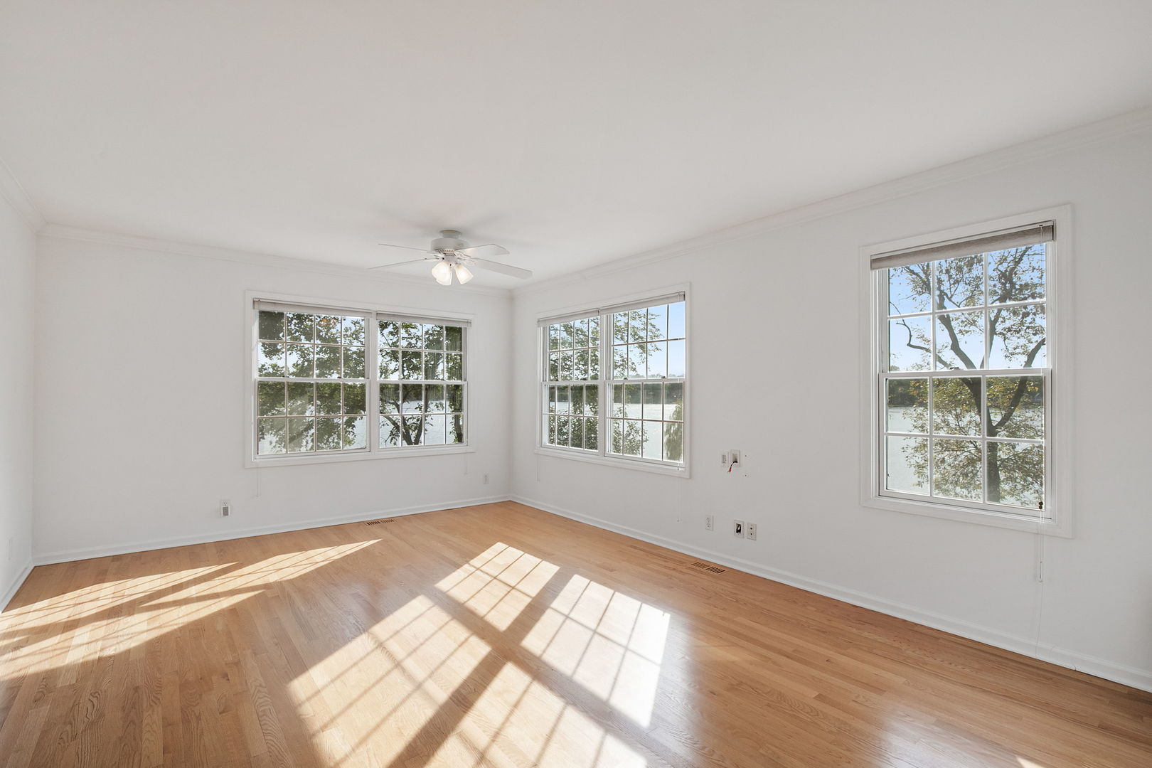 Grayslake, Illinois, 60030, United States, 4 Bedrooms Bedrooms, ,3 BathroomsBathrooms,Residential,For Sale,1992794