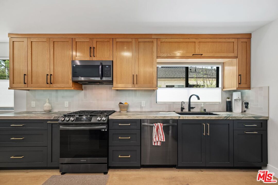 Culver City, California, 90232, United States, 3 Bedrooms Bedrooms, ,2 BathroomsBathrooms,Residential,For Sale,1911213