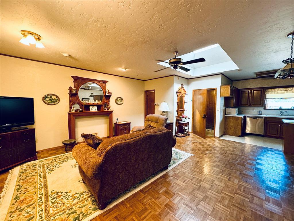 Chickasha, Oklahoma, 73018, United States, 7 Bedrooms Bedrooms, ,7 BathroomsBathrooms,Residential,For Sale,1979971