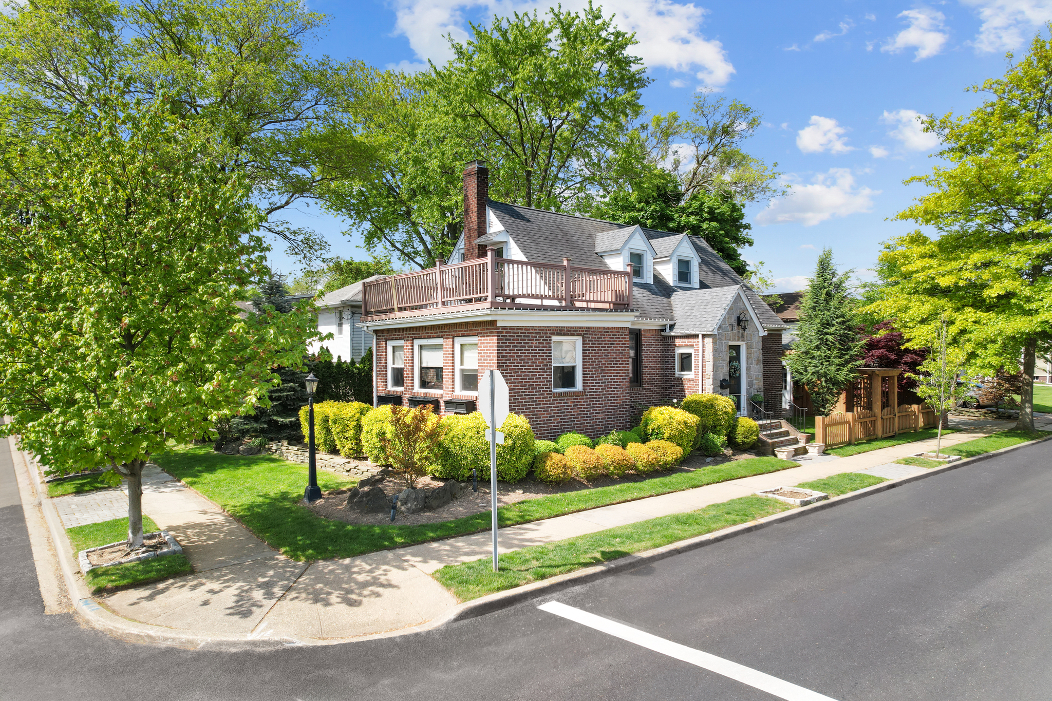 Oceanside, New York, 11572, United States, 3 Bedrooms Bedrooms, ,2 BathroomsBathrooms,Residential,For Sale,1928252