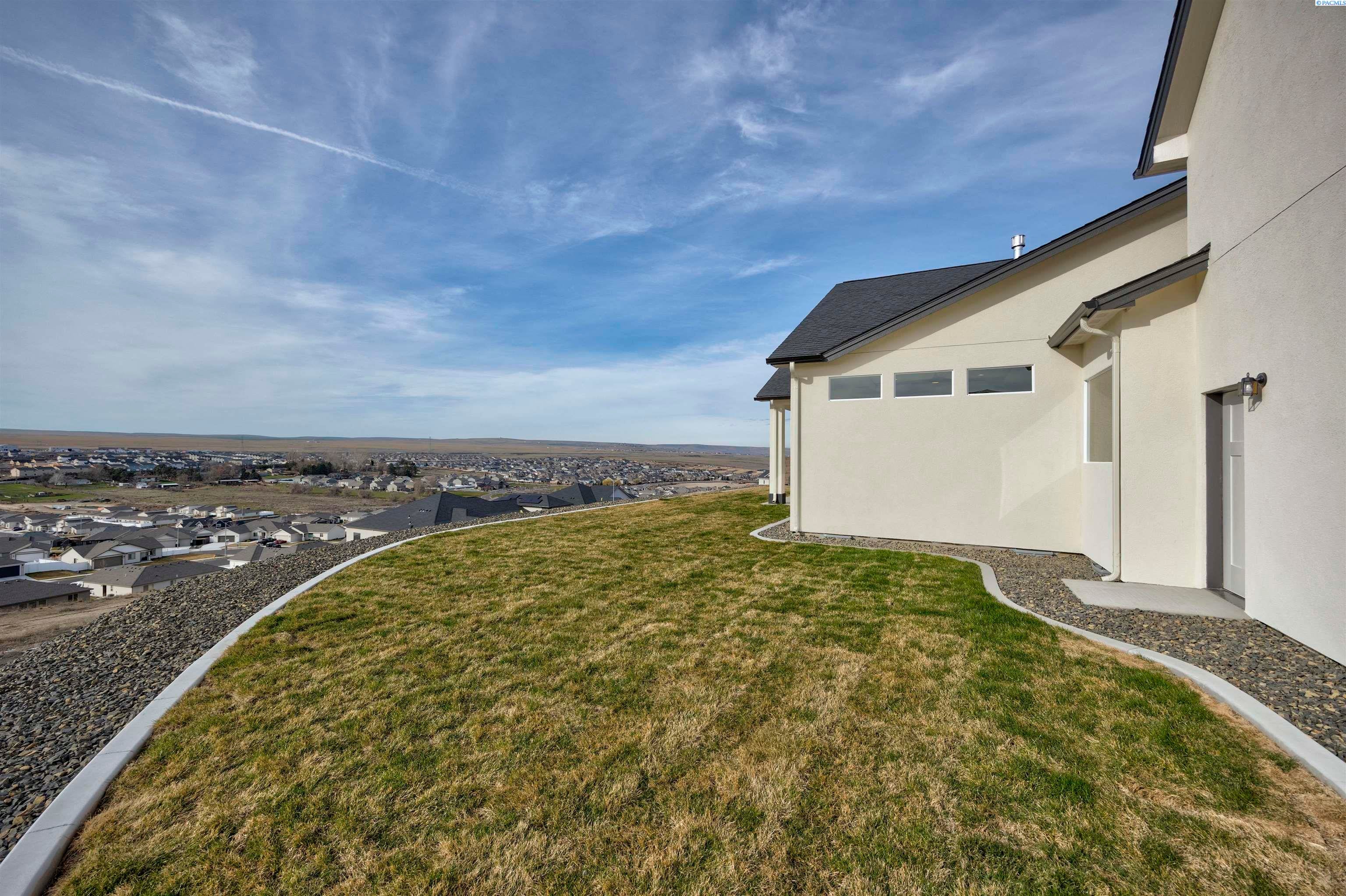 Kennewick, Washington, 99338, United States, 4 Bedrooms Bedrooms, ,4 BathroomsBathrooms,Residential,For Sale,2023232
