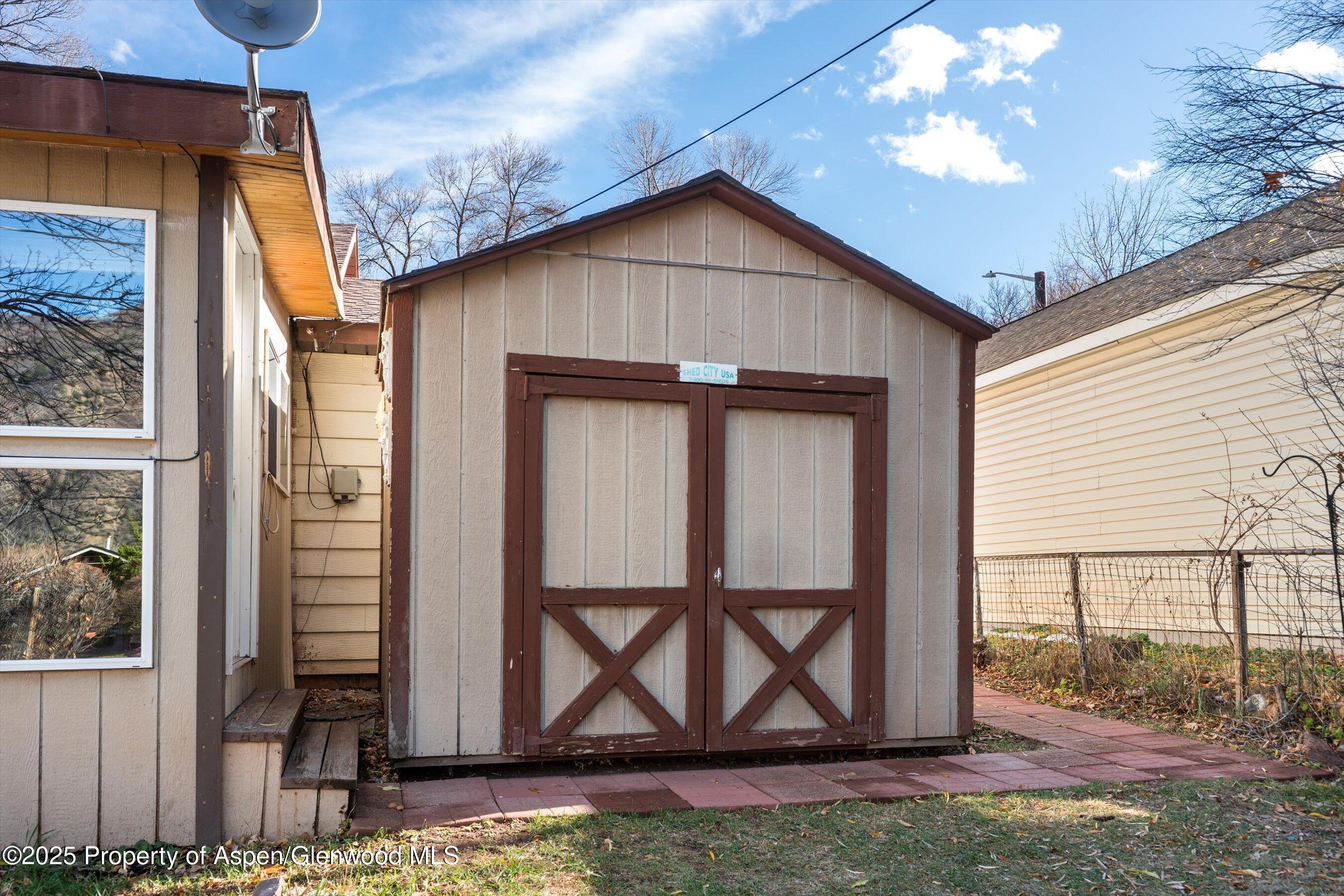 Glenwood Springs, Colorado, 81601, United States, 4 Bedrooms Bedrooms, ,2 BathroomsBathrooms,Residential,For Sale,1997060