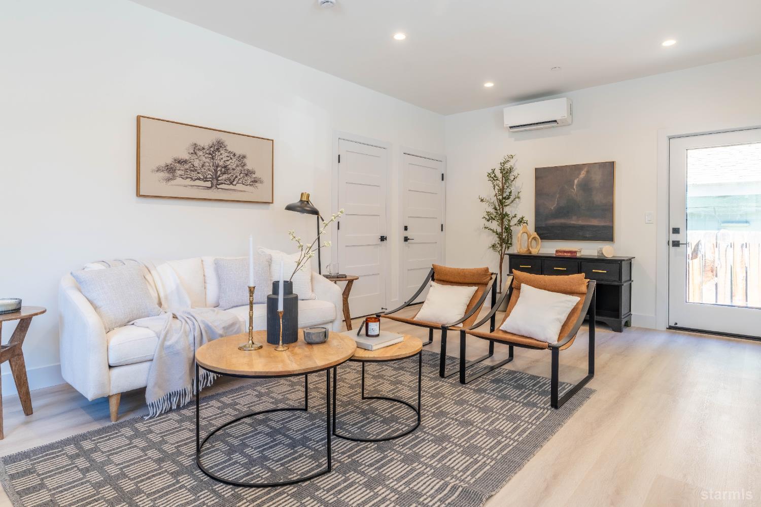 South Lake Tahoe, California, 96150, United States, 3 Bedrooms Bedrooms, ,3 BathroomsBathrooms,Residential,For Sale,1988066