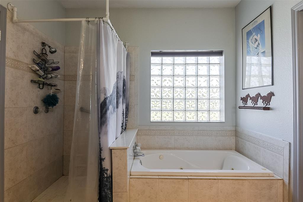 Waxahachie, Texas, 75167, United States, 4 Bedrooms Bedrooms, ,2 BathroomsBathrooms,Residential,For Sale,1835514