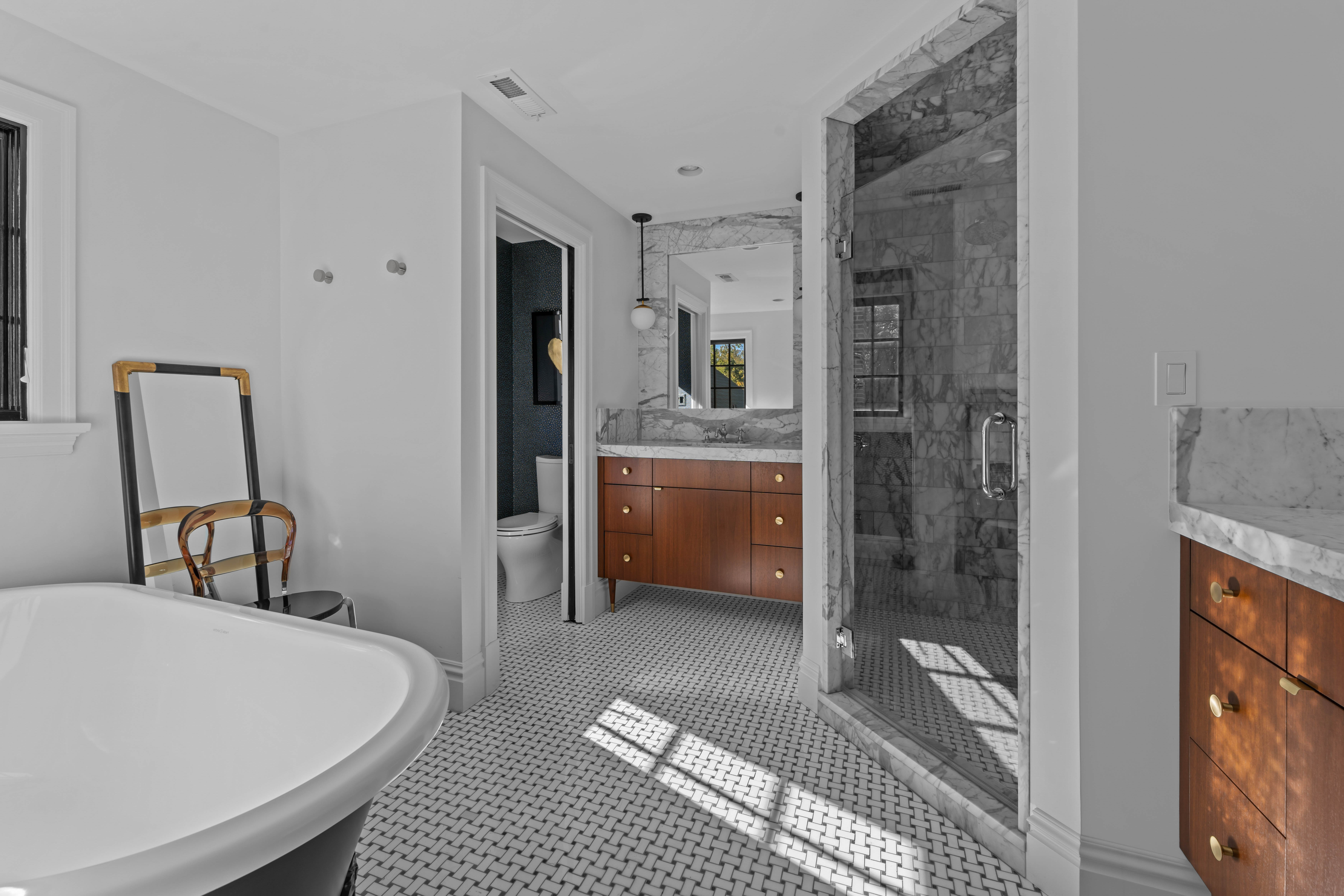  Stunning Private Estate Tucked Away on one of Ladue