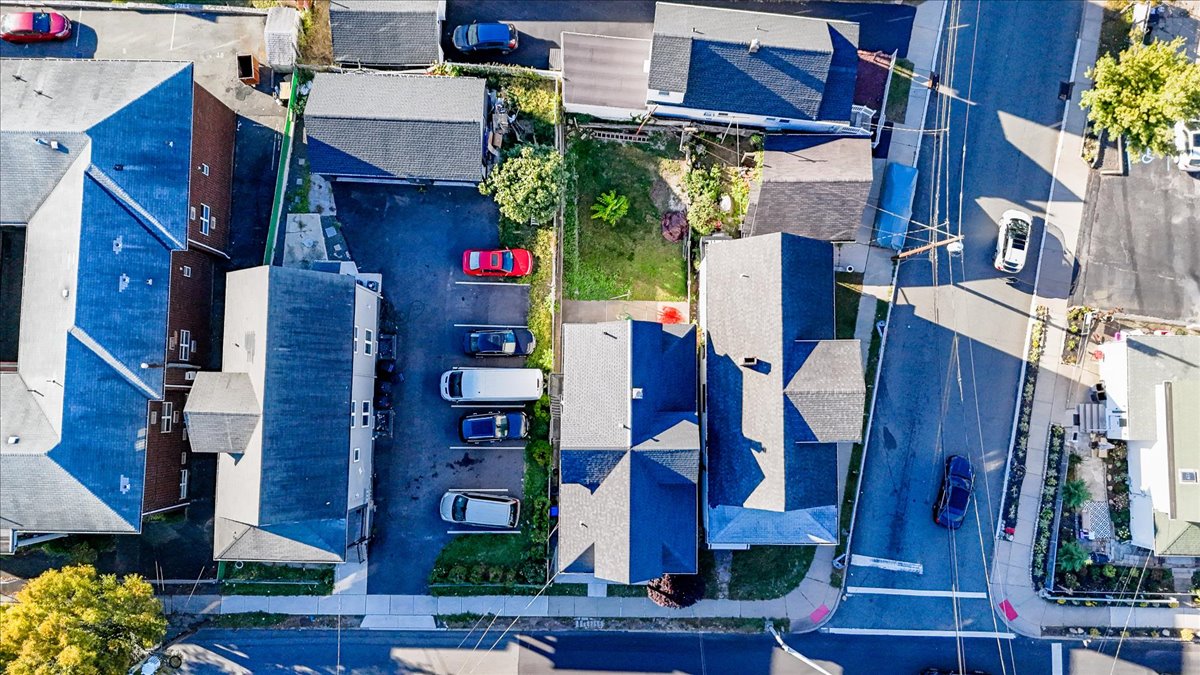 Bergen, Lodi Borough, New Jersey, 07644, United States, 6 Bedrooms Bedrooms, ,4 BathroomsBathrooms,Residential,For Sale,1977349