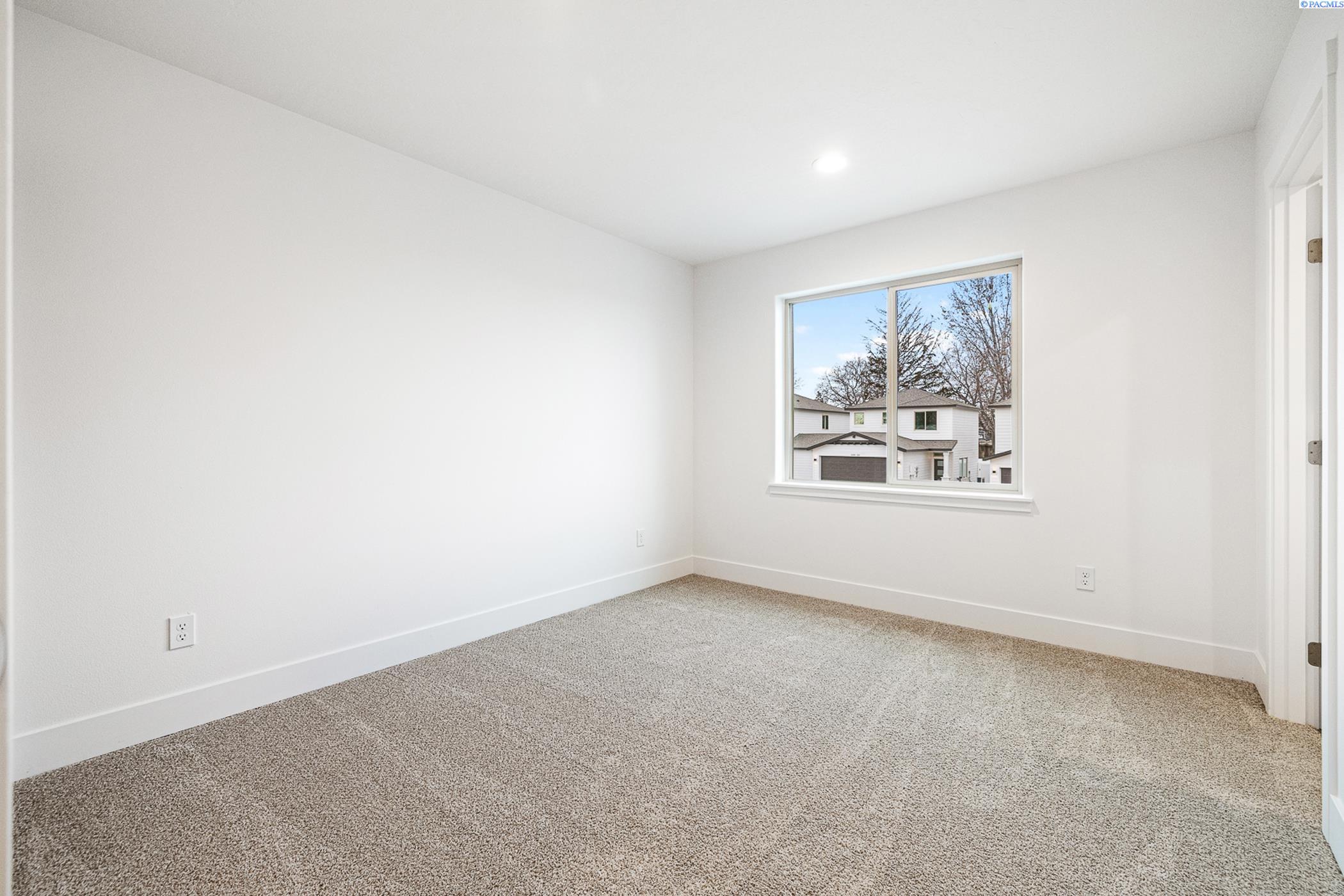 Kennewick, Washington, 99337, United States, 6 Bedrooms Bedrooms, ,Residential,For Sale,1787264