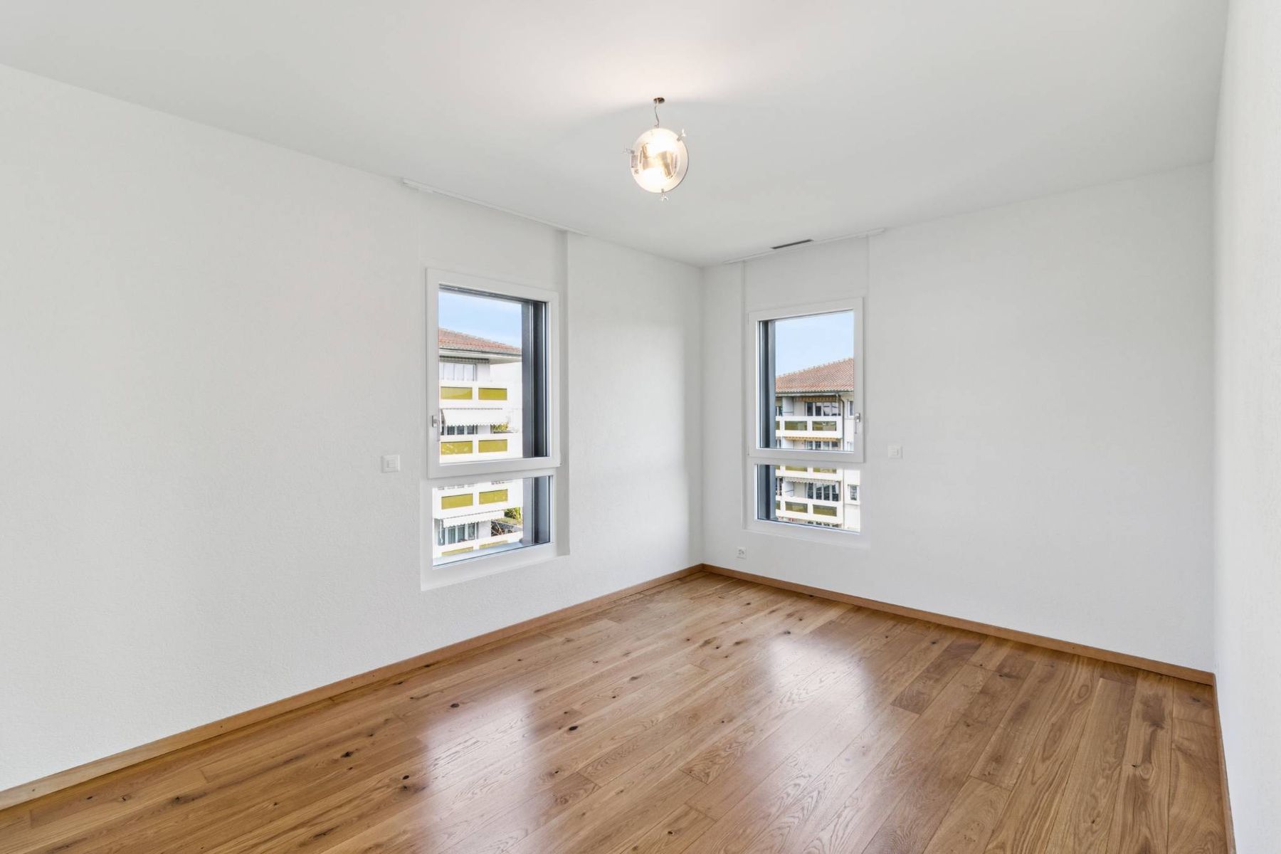  4.5 room penthouse apartment in Préverenges with view of the lake and the Alps - 物件實景