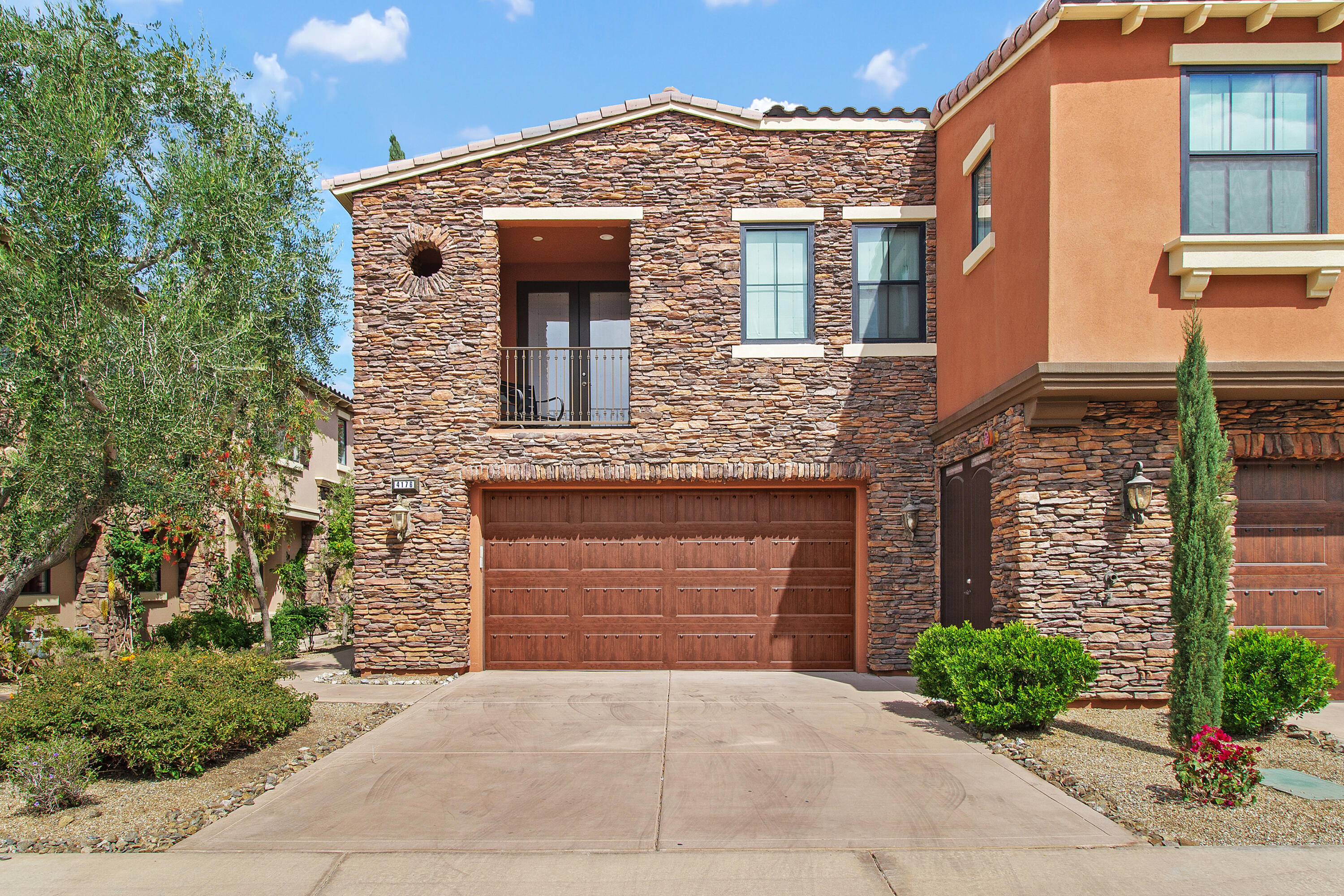 Palm Desert, California, 92260, United States, 2 Bedrooms Bedrooms, ,3 BathroomsBathrooms,Residential,For Sale,1744542
