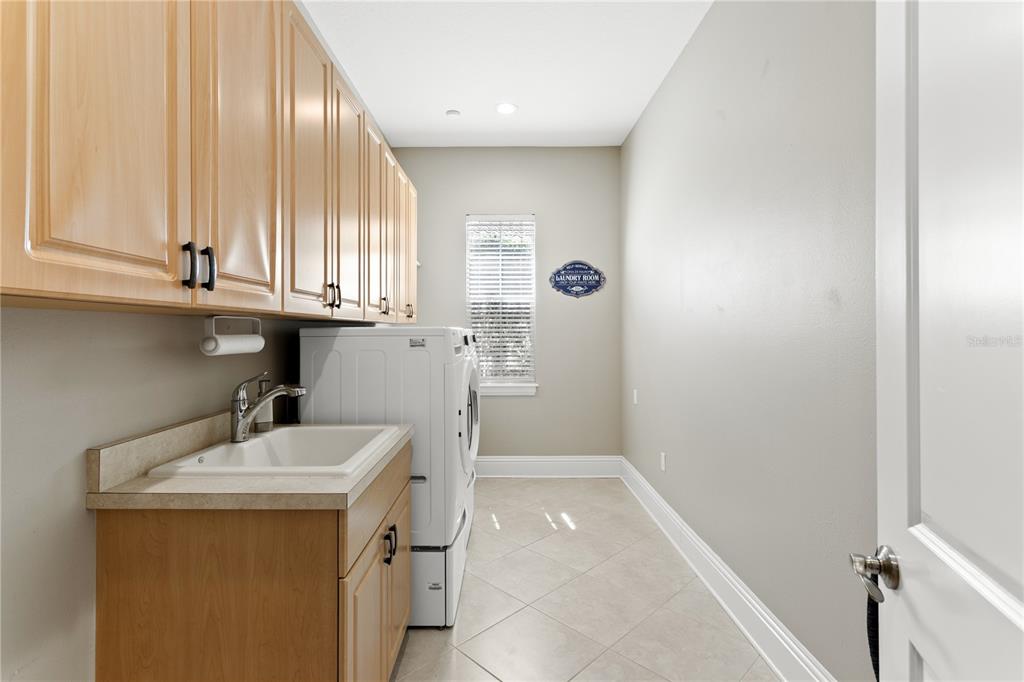 Tampa, Florida, 33618, United States, 4 Bedrooms Bedrooms, ,4 BathroomsBathrooms,Residential,For Sale,1903657