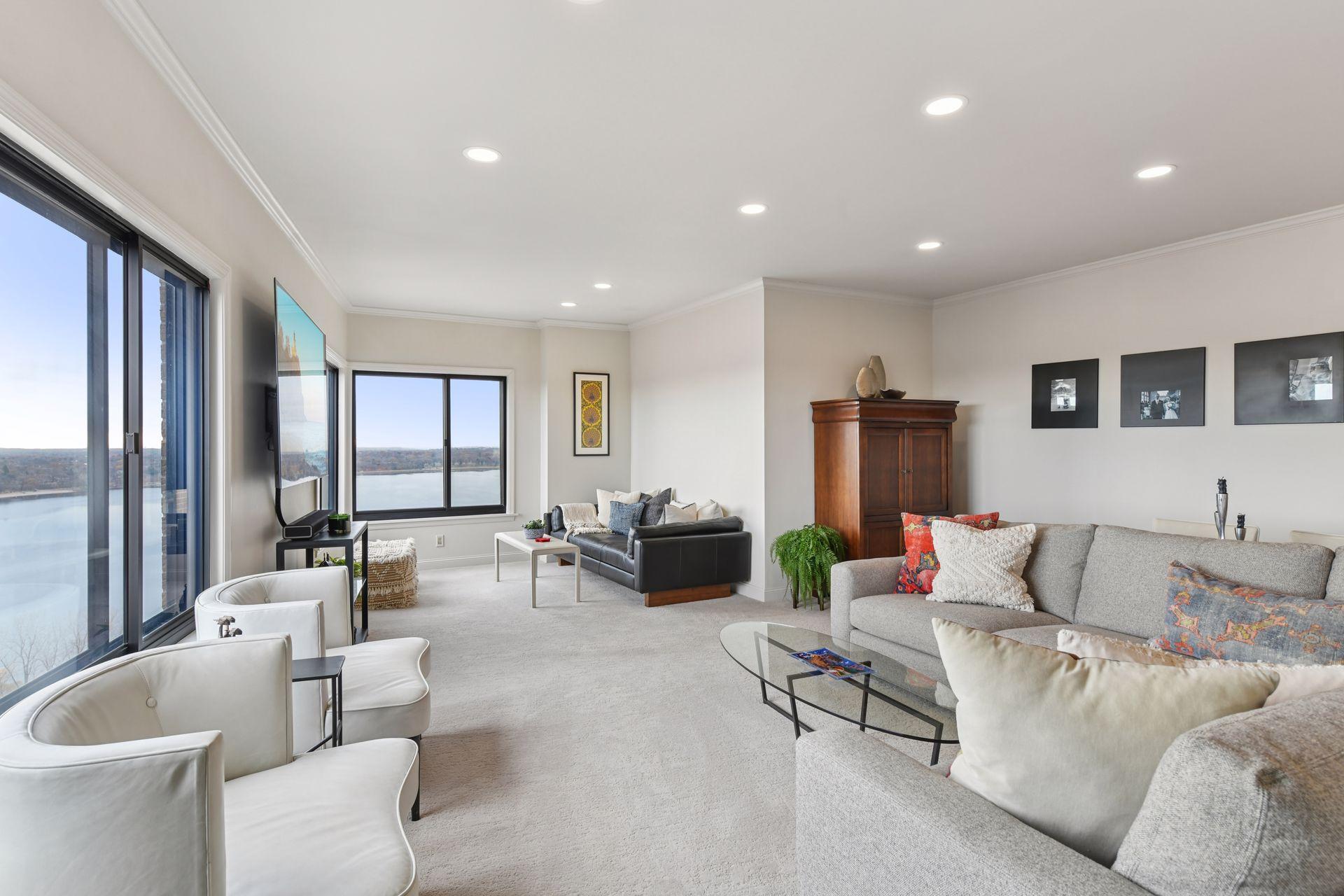 Minneapolis, Minnesota, 55416, United States, 2 Bedrooms Bedrooms, ,1 BathroomBathrooms,Residential,For Sale,1993014