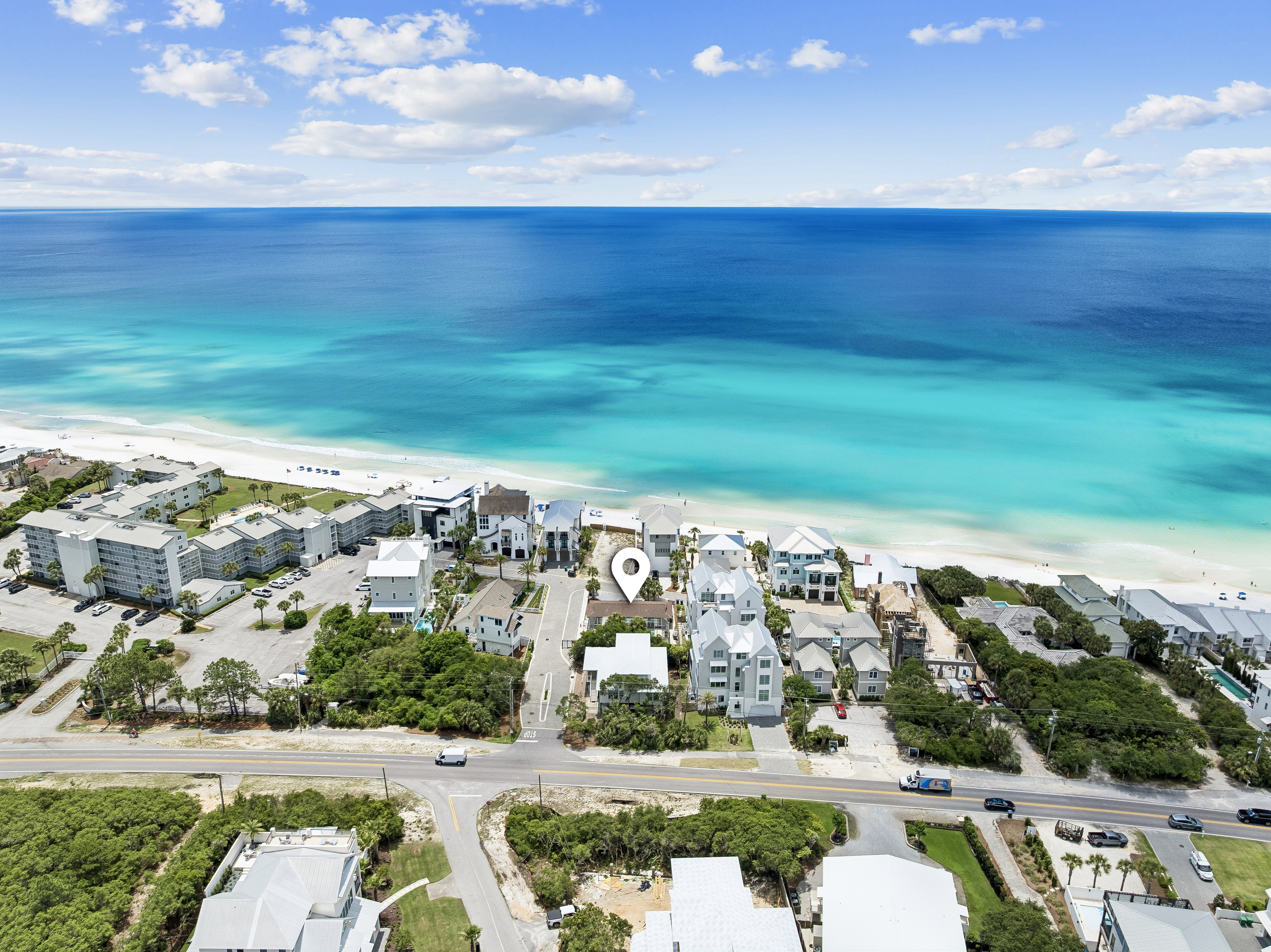 Corner-Lot Steps To Beach Access With Myriad Opportunities - 物件實景