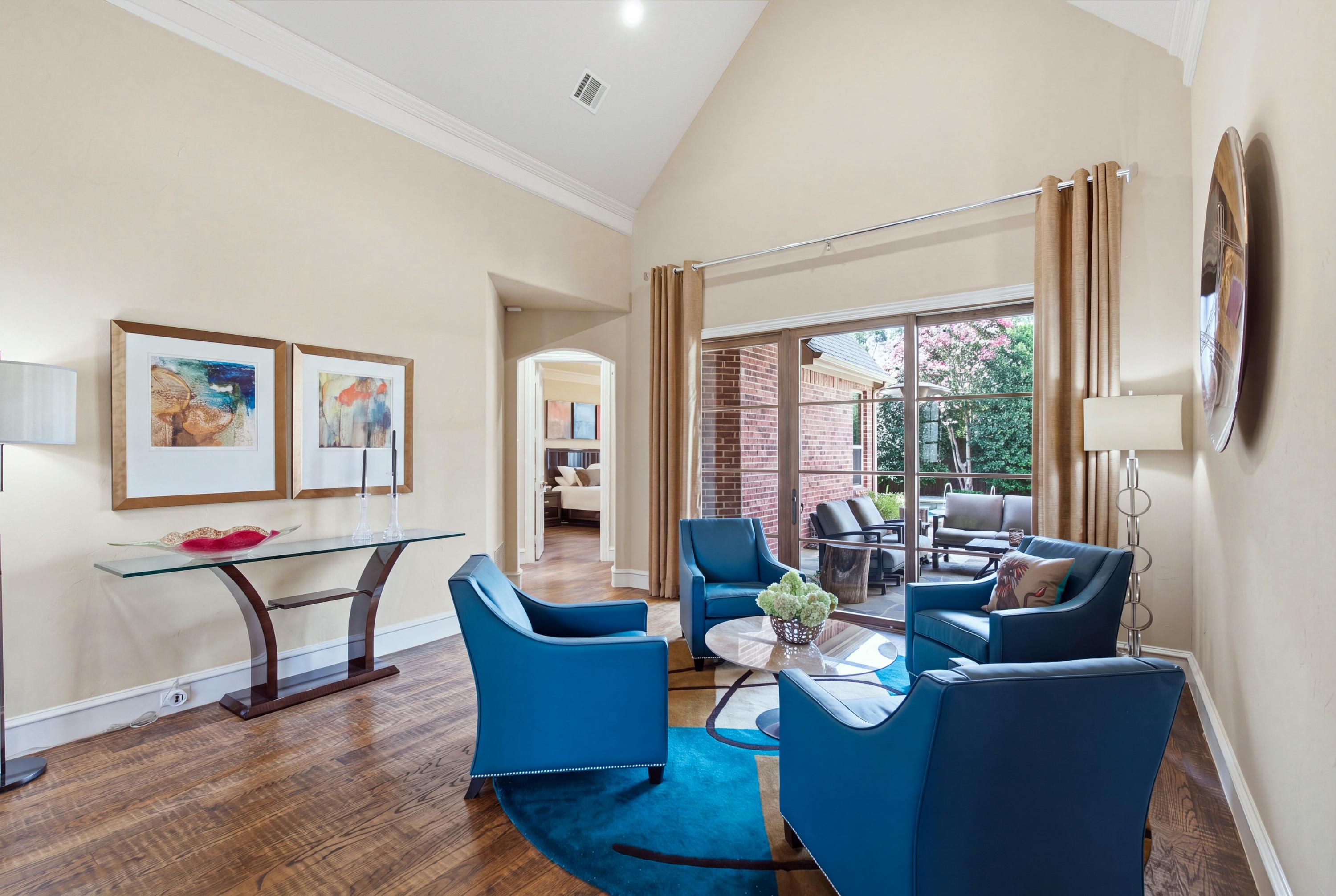  Preston Hollow Home with Pool, Primary Suite Down, 3-Car Garage & Solar - 物件實景