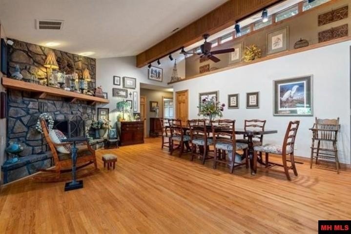 Mountain Home, Arkansas, 72653, United States, 5 Bedrooms Bedrooms, ,4 BathroomsBathrooms,Residential,For Sale,2031508