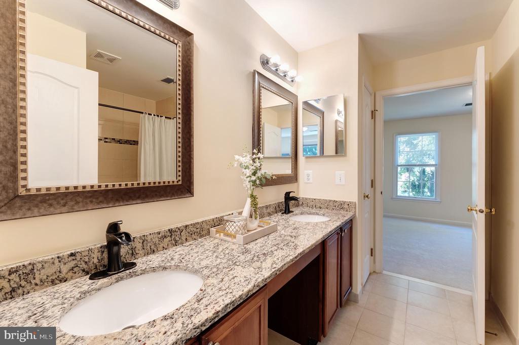 Herndon, Virginia, 20171, United States, 4 Bedrooms Bedrooms, ,5 BathroomsBathrooms,Residential,For Sale,1974486