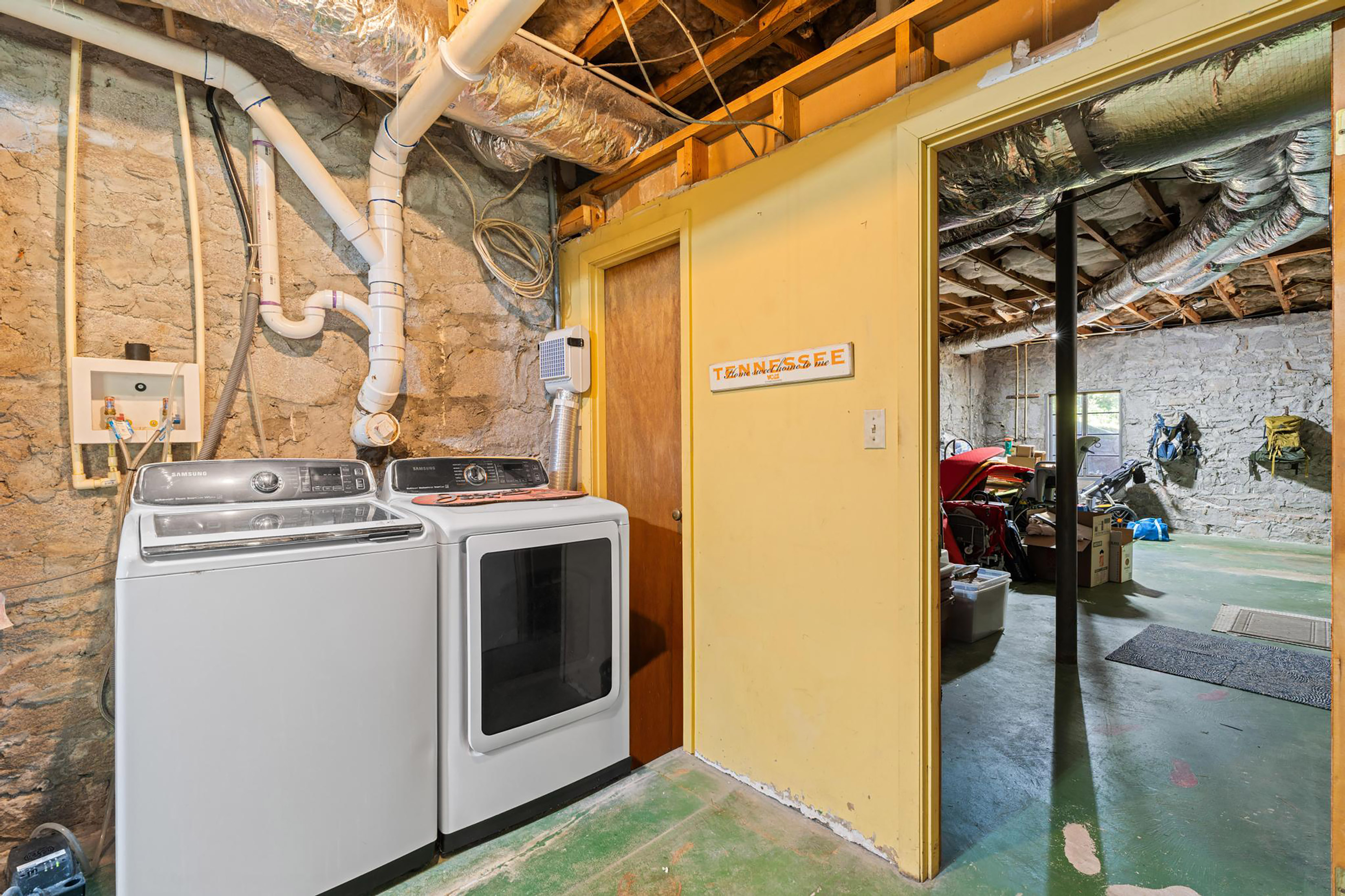  Lovely Ranch Home with Striking Curb Appeal and Modern Updates - 物件實景