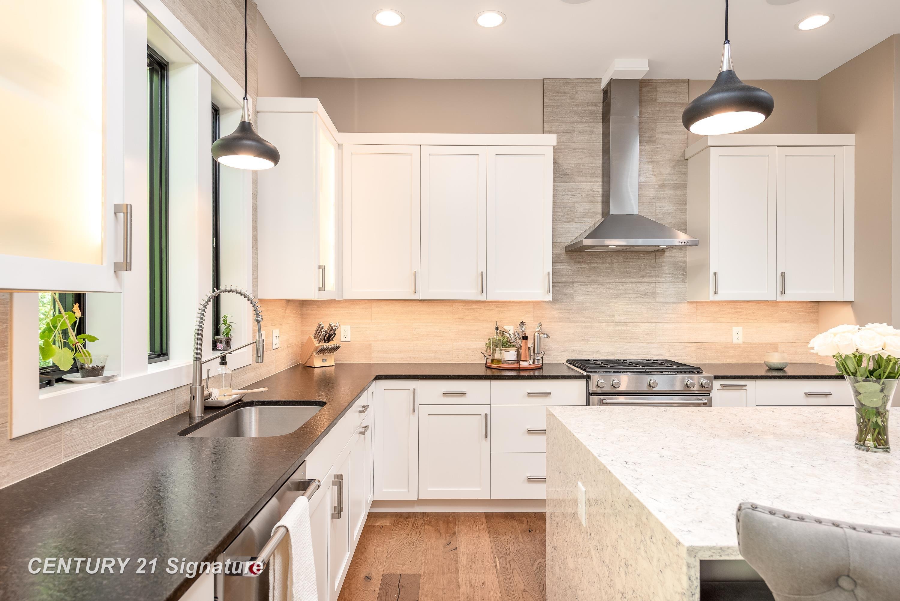 Midland, Michigan, 48642, United States, 4 Bedrooms Bedrooms, ,5 BathroomsBathrooms,Residential,For Sale,1975618